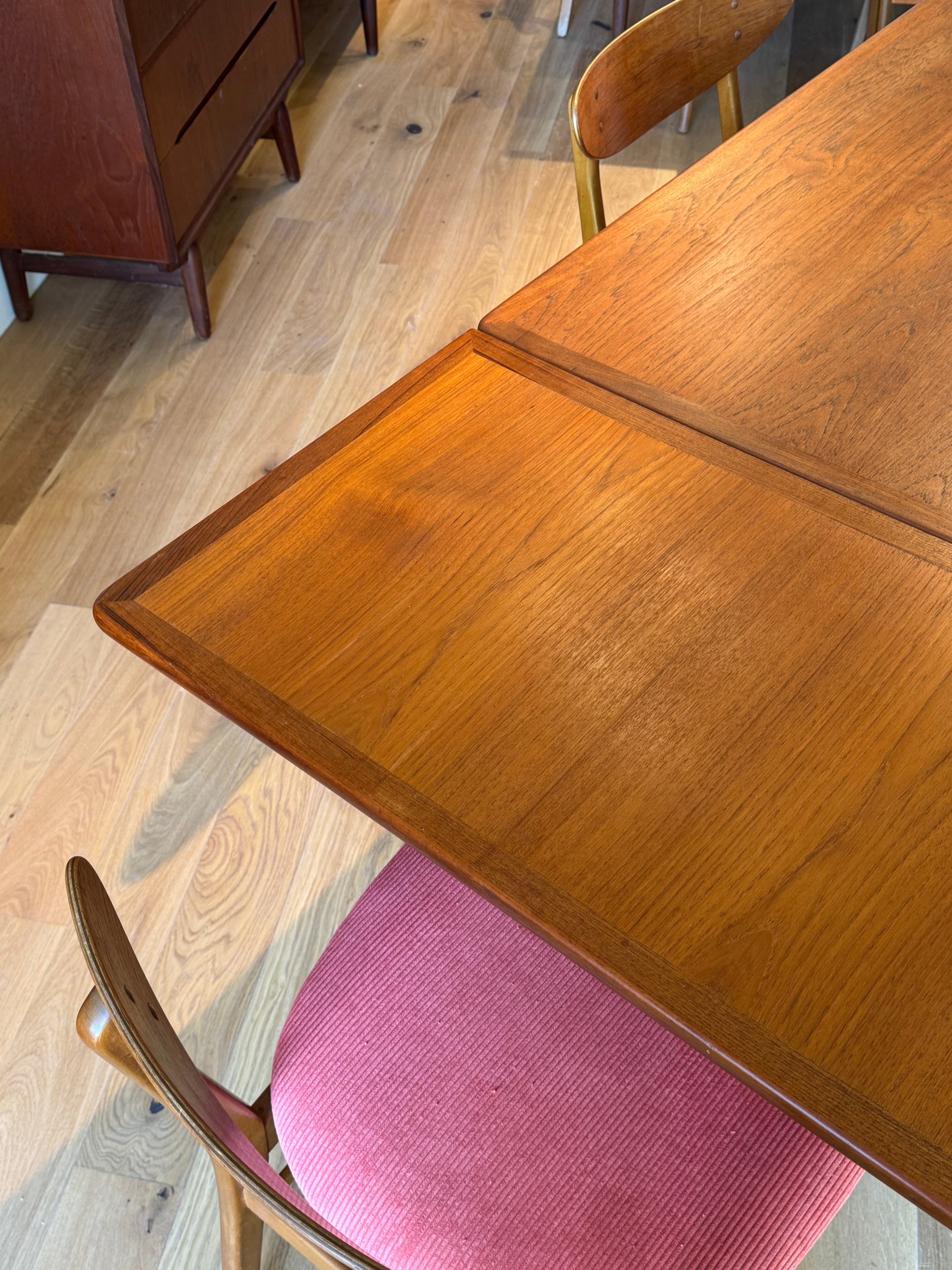 Table de salle à manger extensible scandinave vintage en teck "Cora"