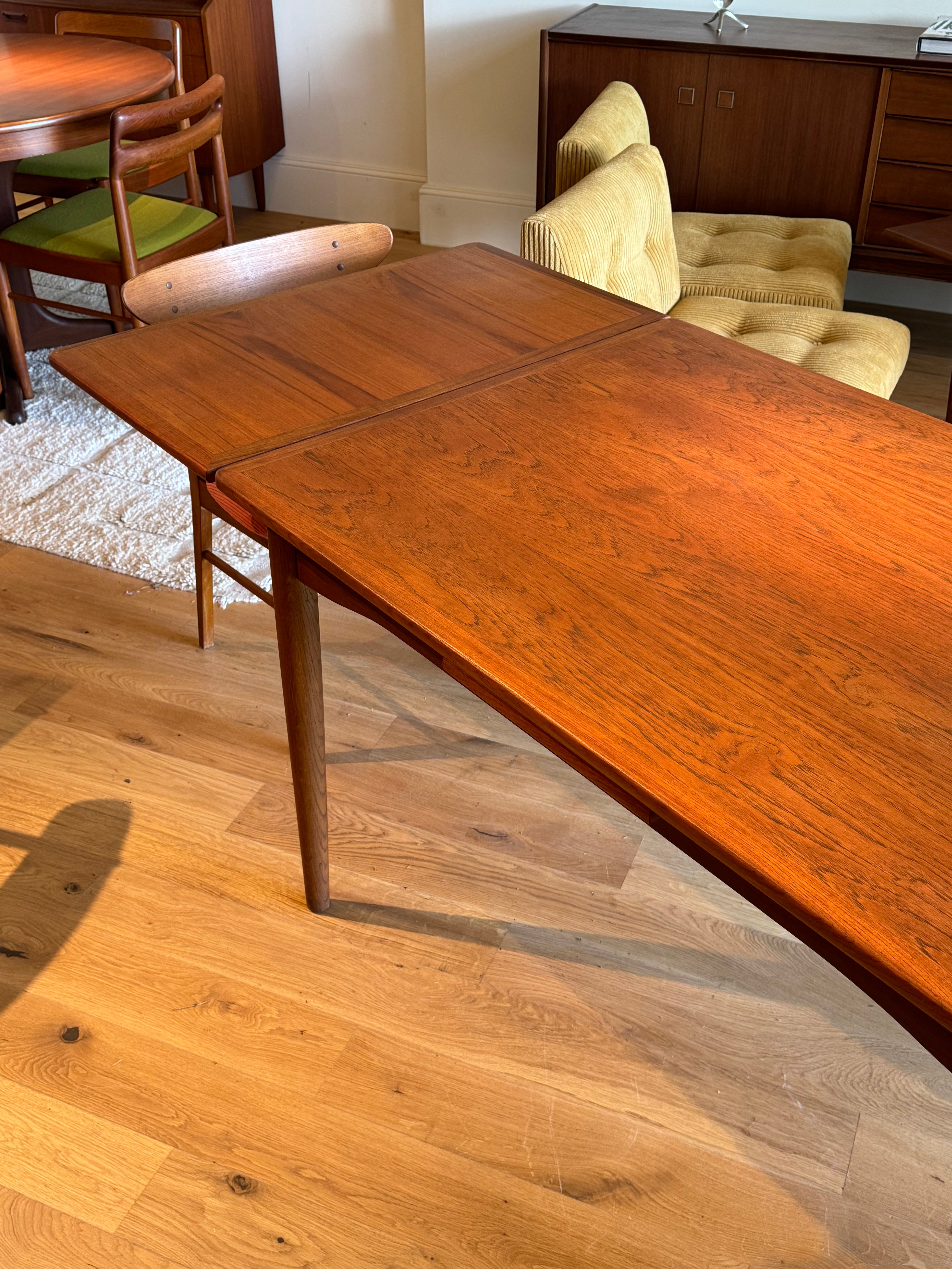 Table de salle à manger extensible scandinave vintage en teck "Cora"