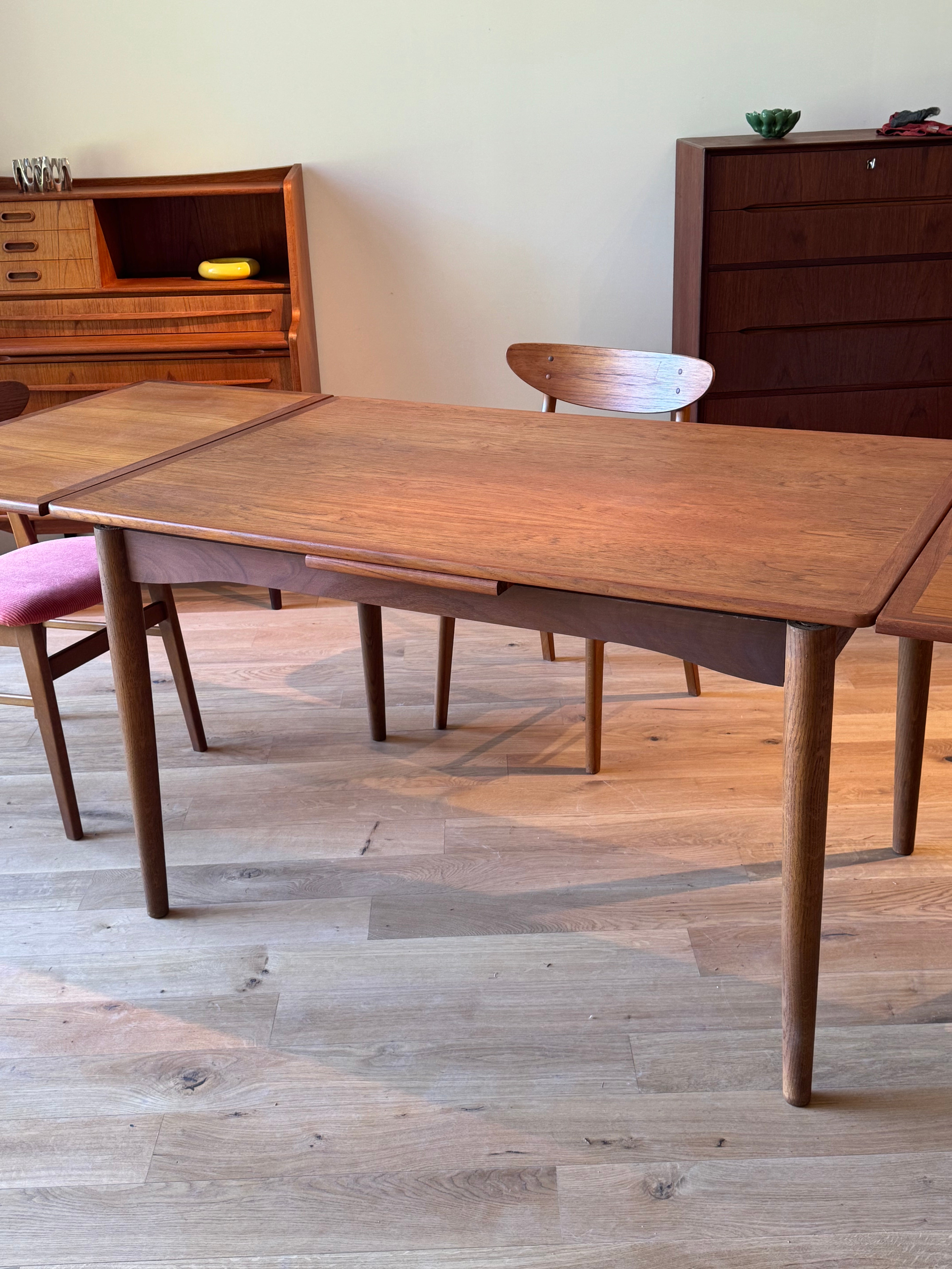 Table de salle à manger extensible scandinave vintage en teck "Cora"