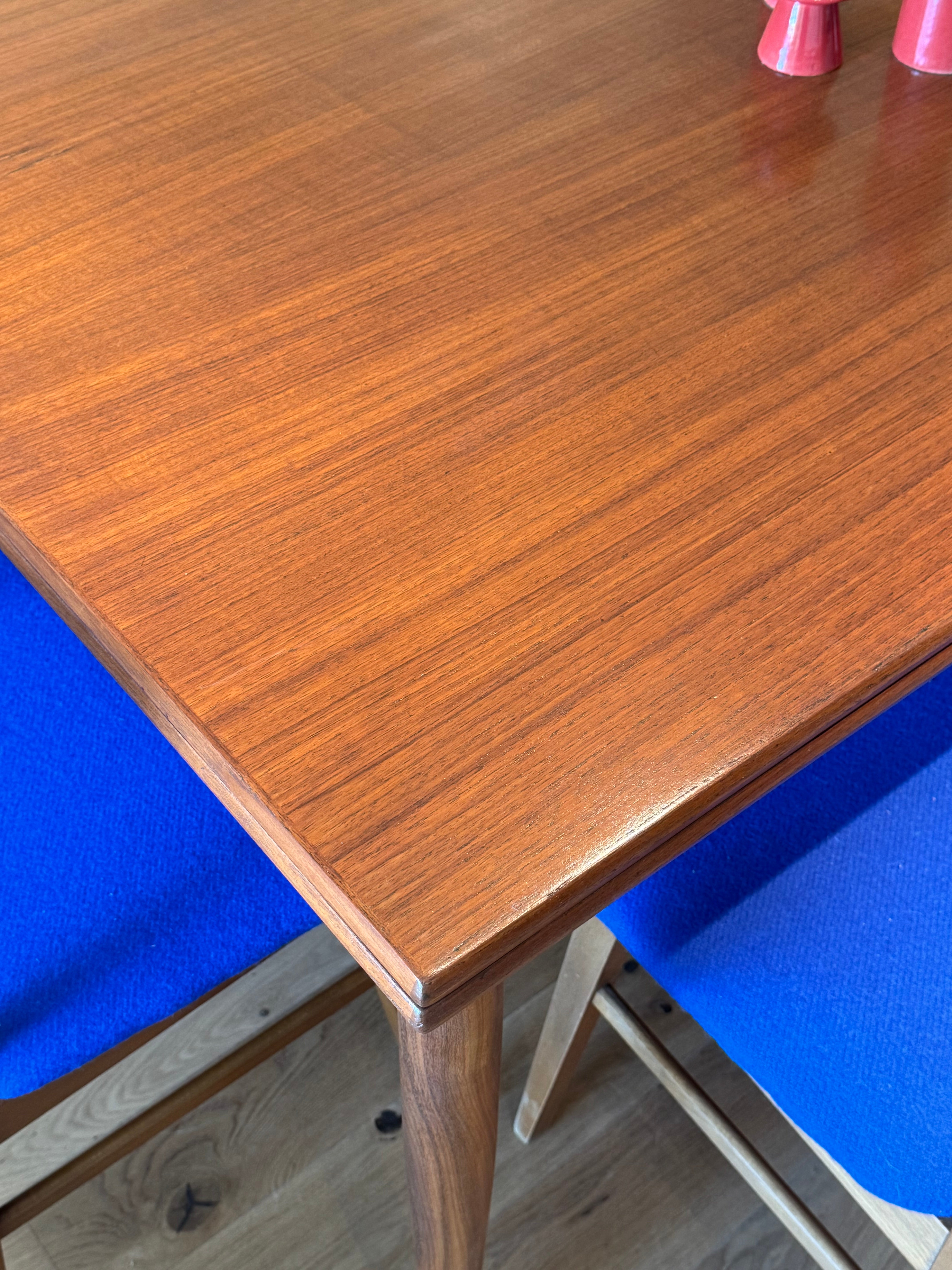Table de salle à manger scandinave vintage extensible en teck "Fiella"