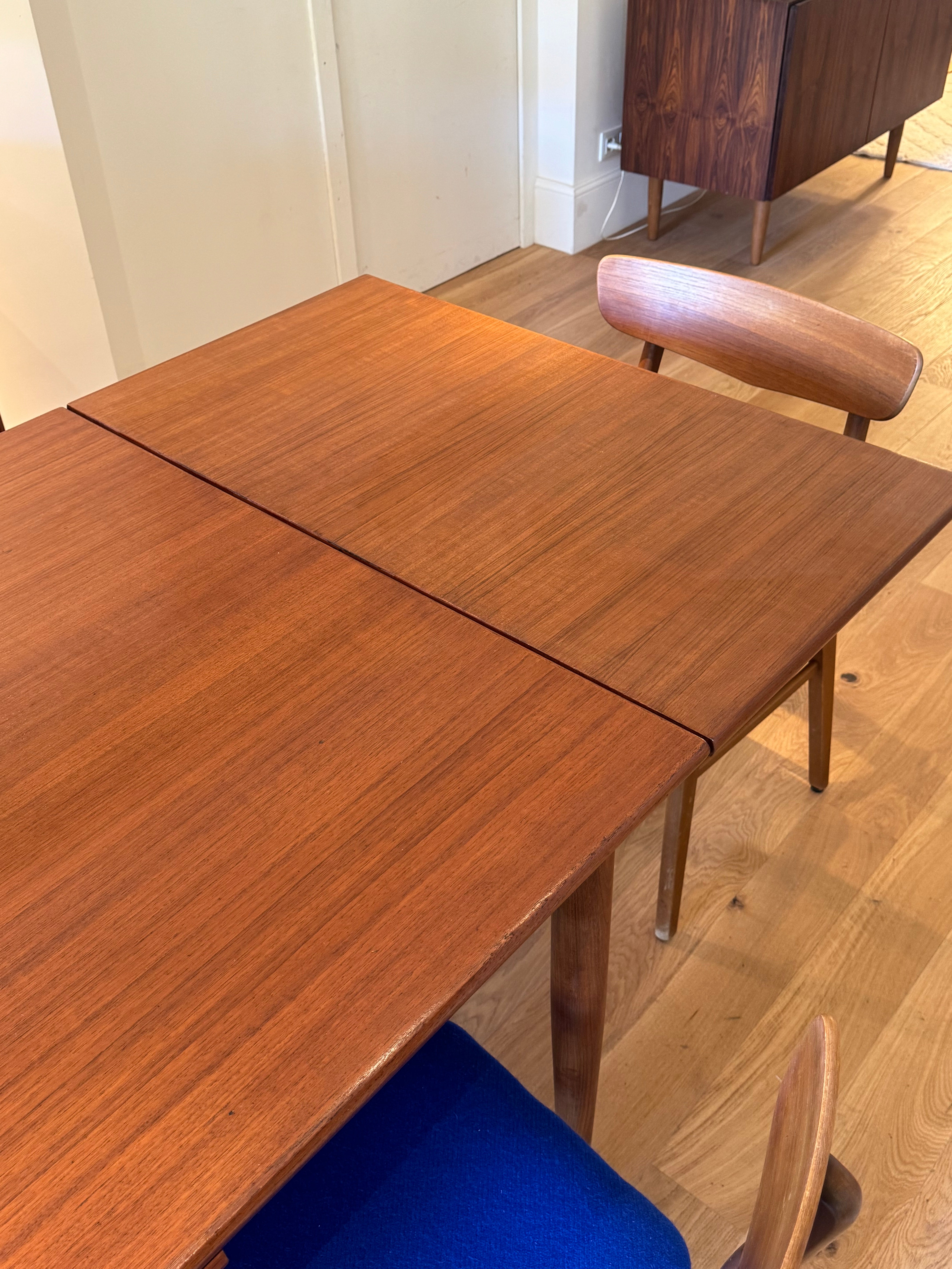 Table de salle à manger scandinave vintage extensible en teck "Fiella"