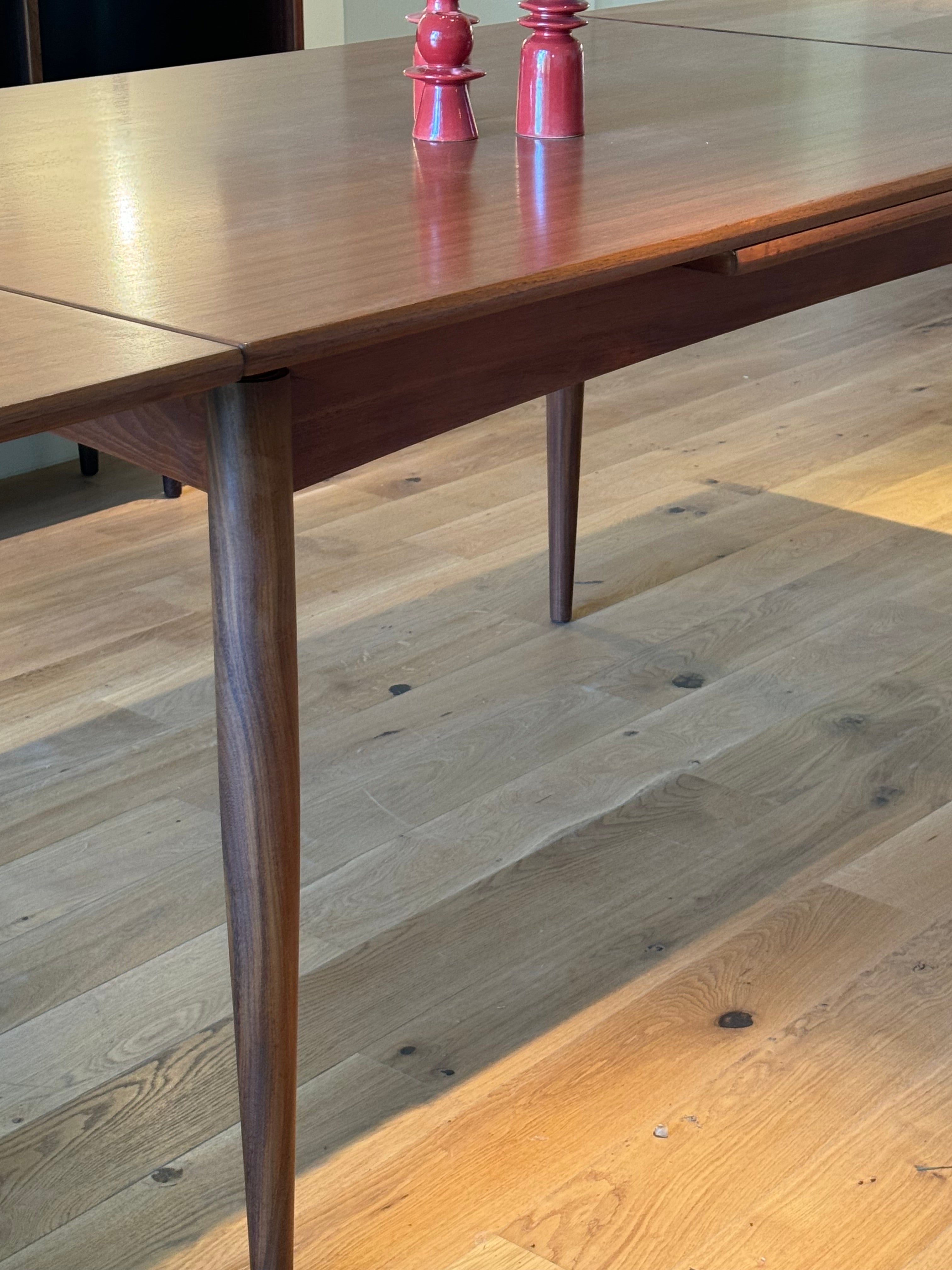 Table de salle à manger scandinave vintage extensible en teck "Fiella"