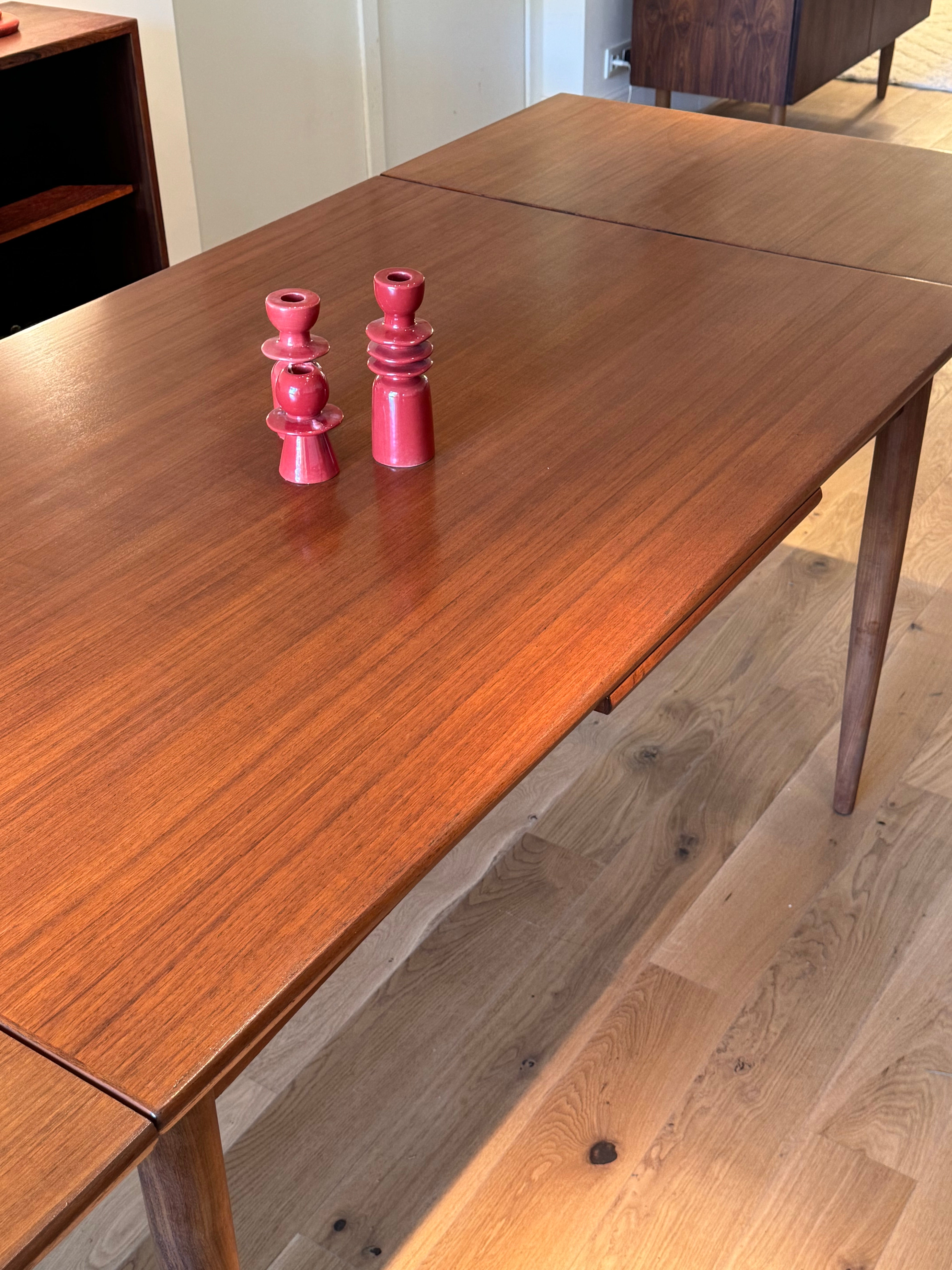 Table de salle à manger scandinave vintage extensible en teck "Fiella"