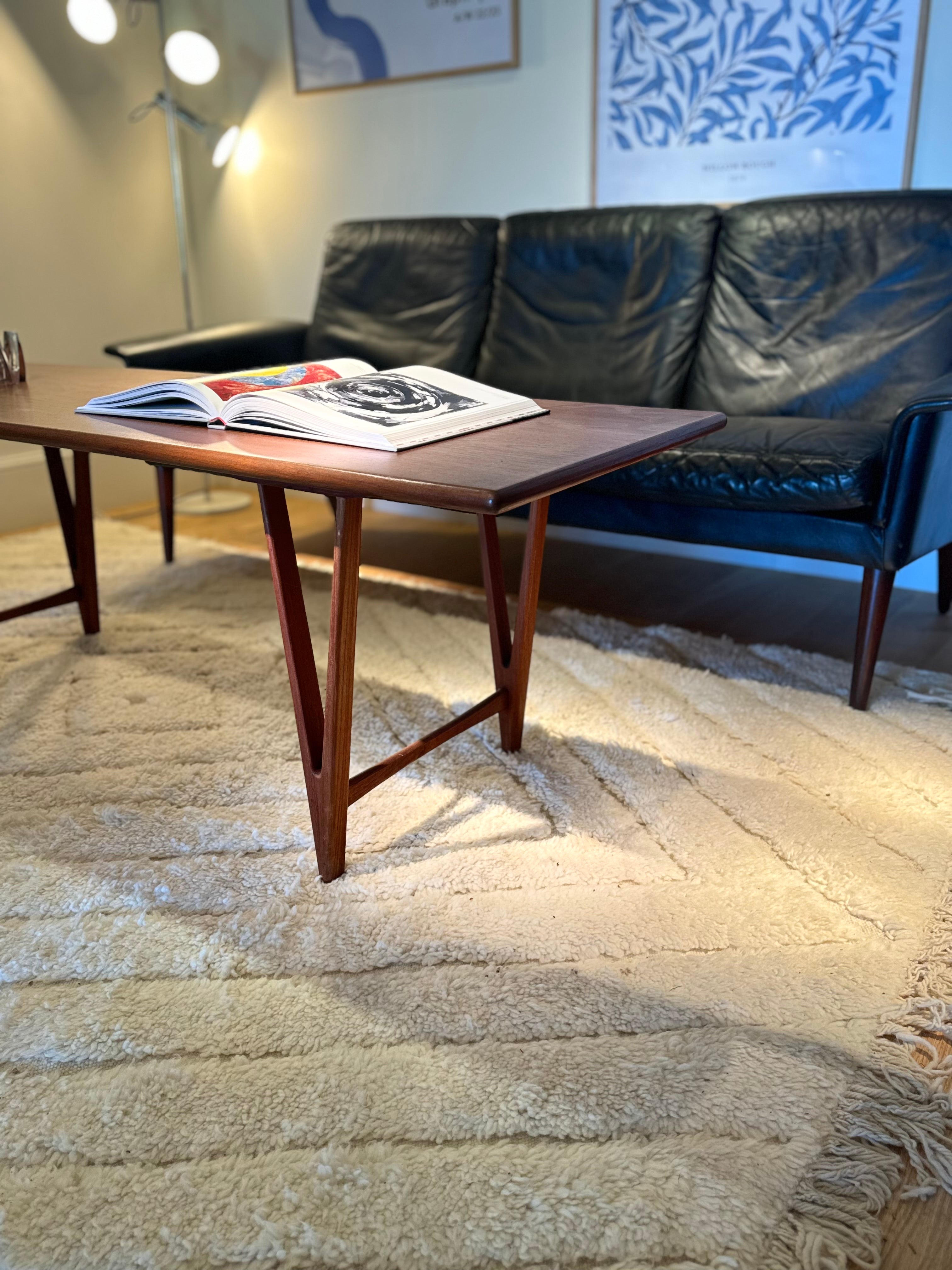 Table basse scandinave vintage en teck "Sune"