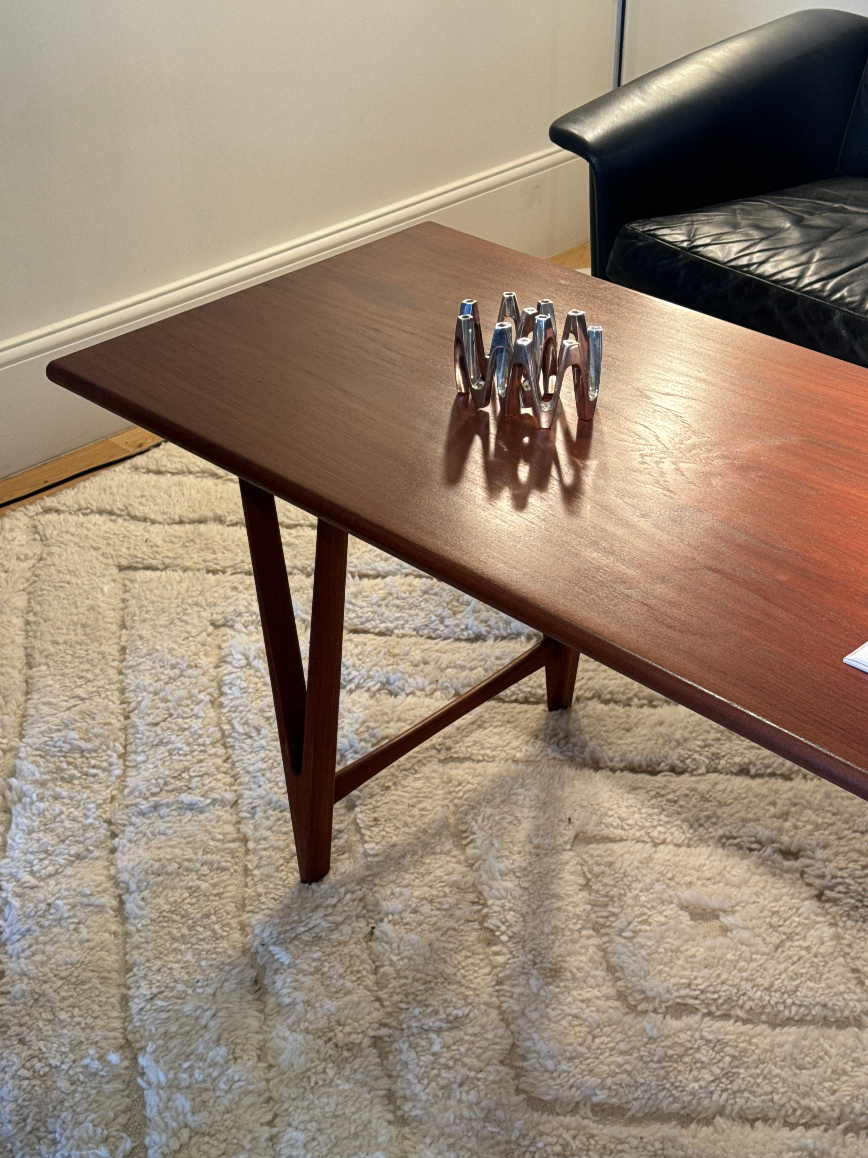 Table basse scandinave vintage en teck "Sune"