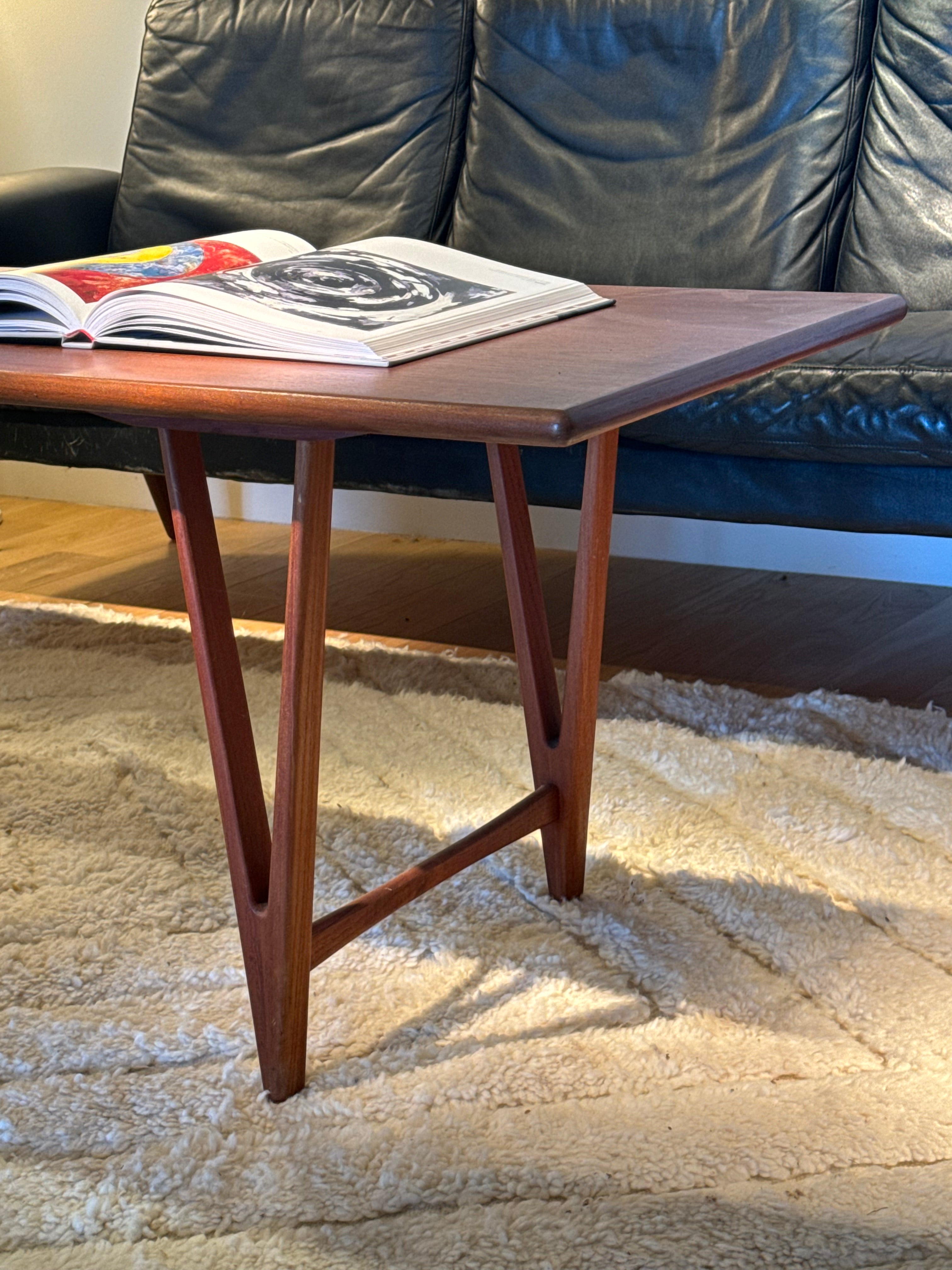 Table basse scandinave vintage en teck "Sune"