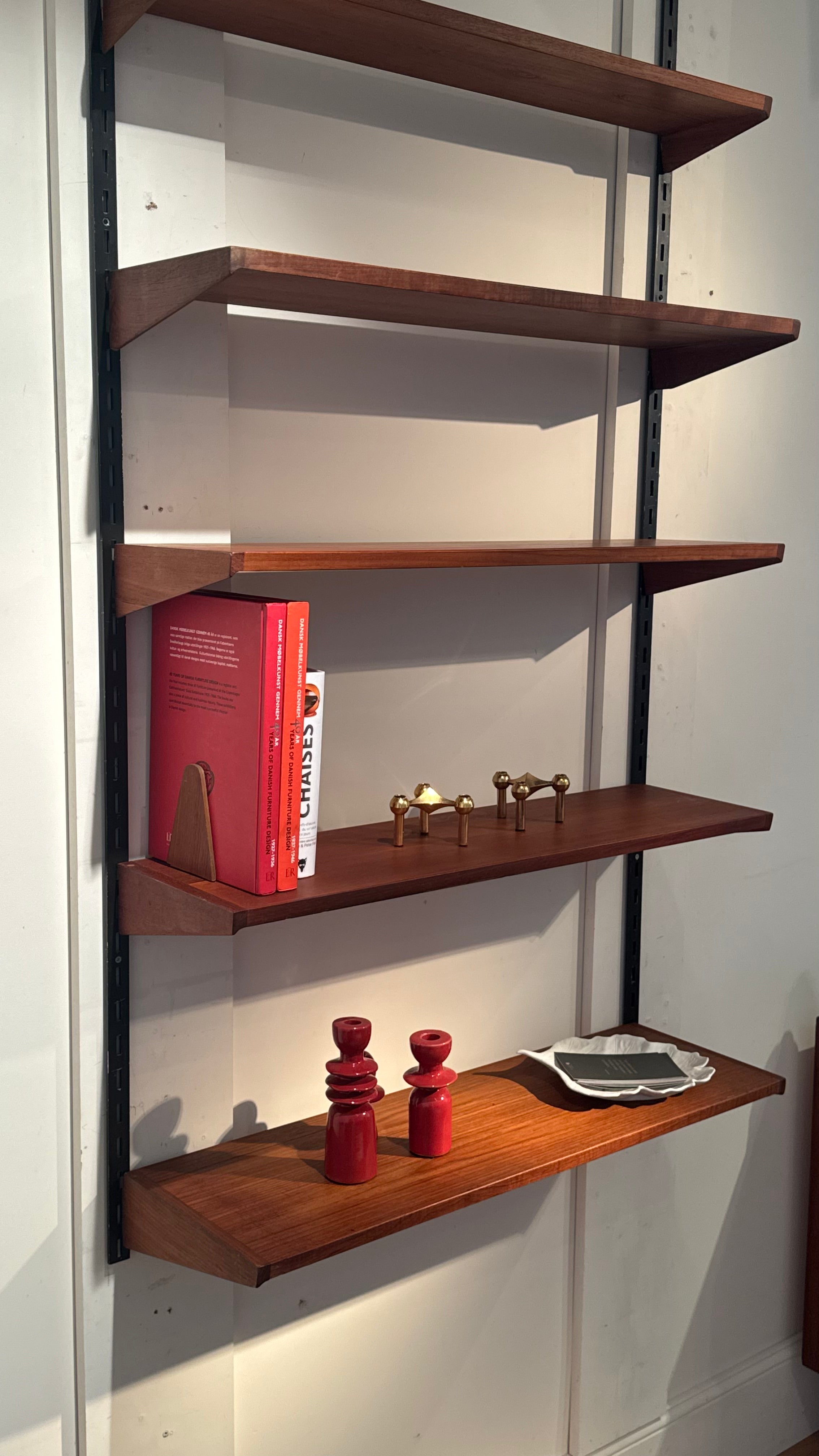 Bibliothèque murale scandinave vintage Kai Kristiansen de FM Møbler (5 étagères)