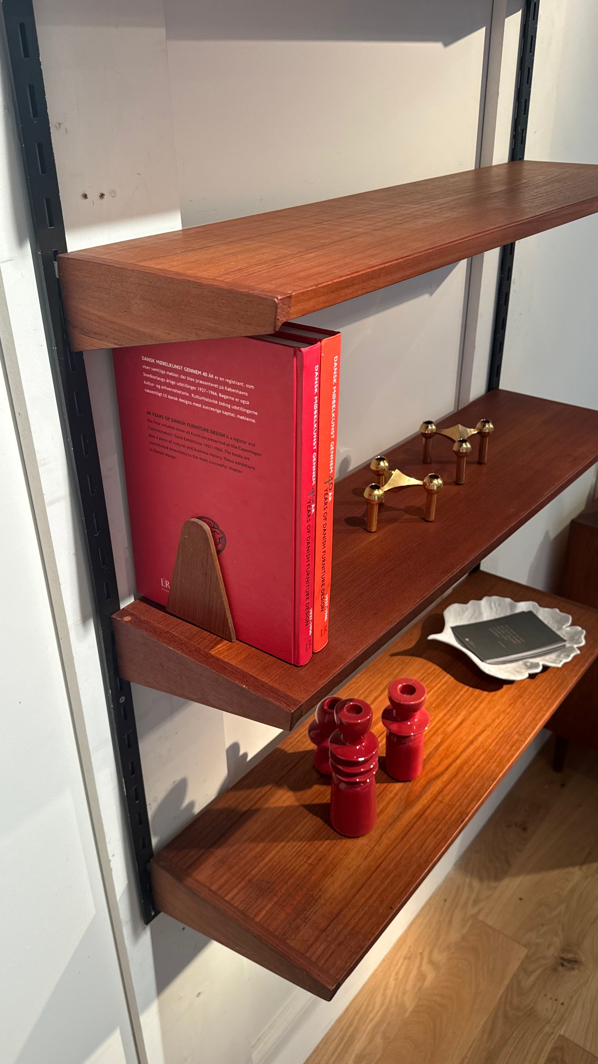 Bibliothèque murale scandinave vintage Kai Kristiansen de FM Møbler (5 étagères)