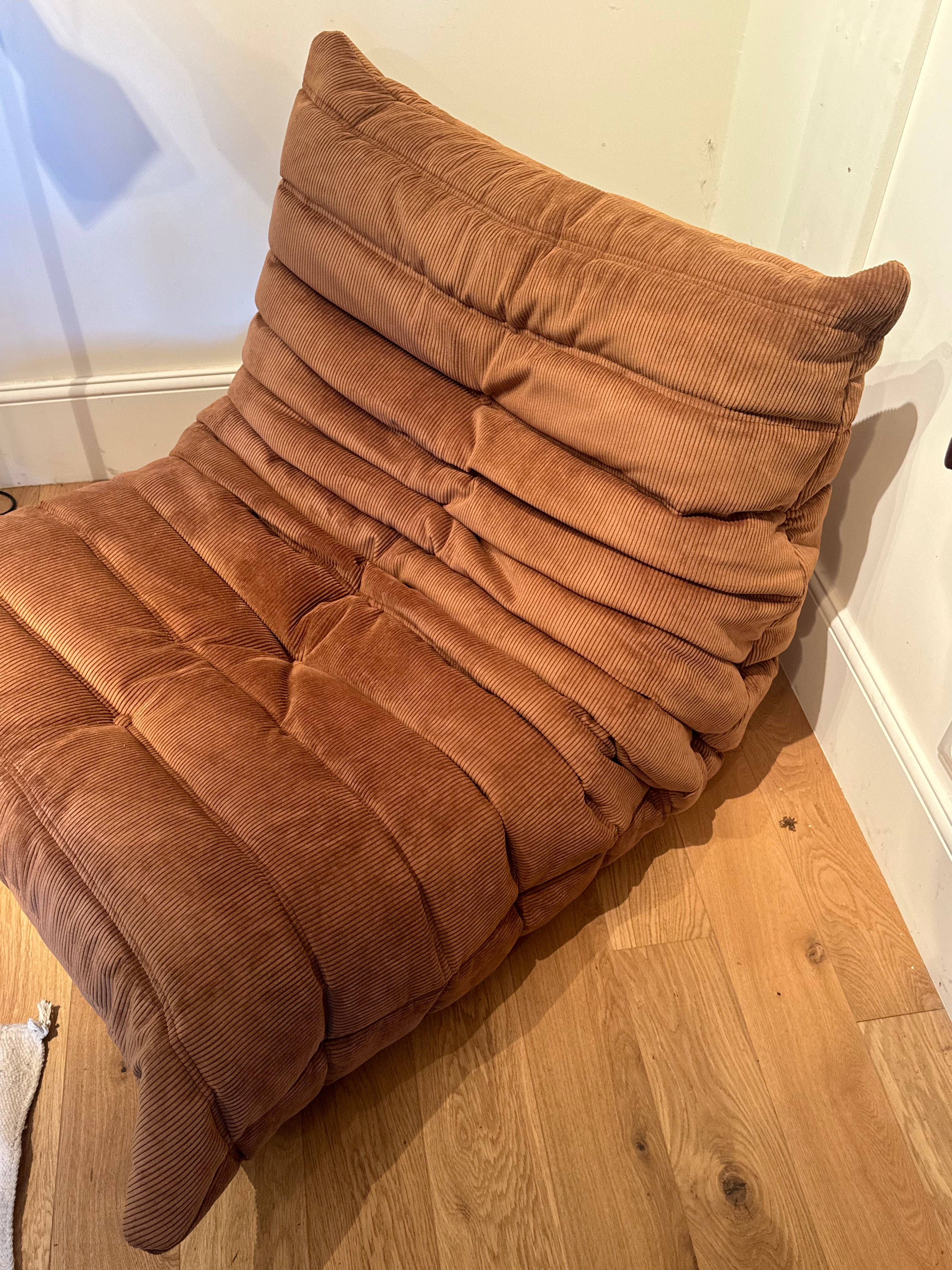 Togo vintage 1 place en velours côtelé chocolat par Michel Ducaroy pour Ligne Roset