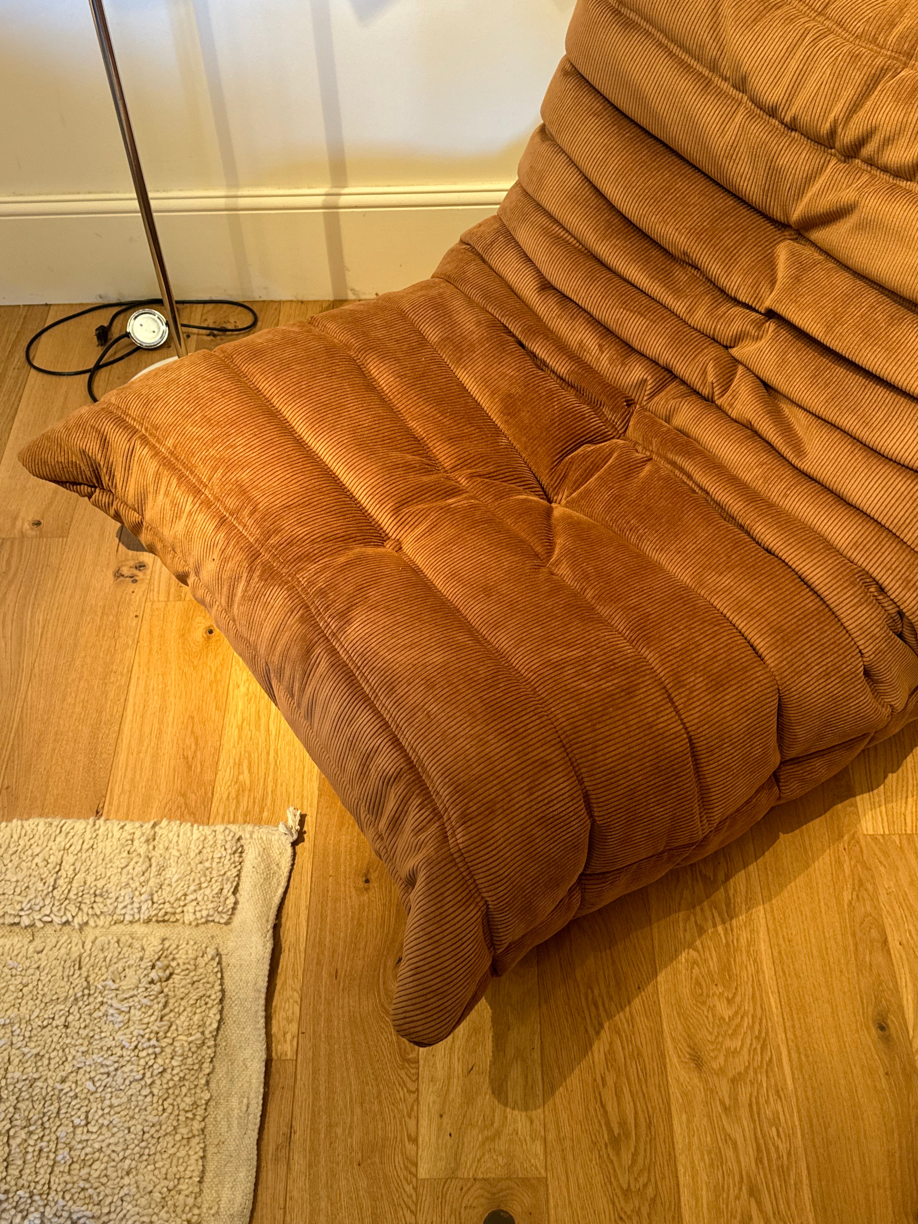 Togo vintage 1 place en velours côtelé chocolat par Michel Ducaroy pour Ligne Roset