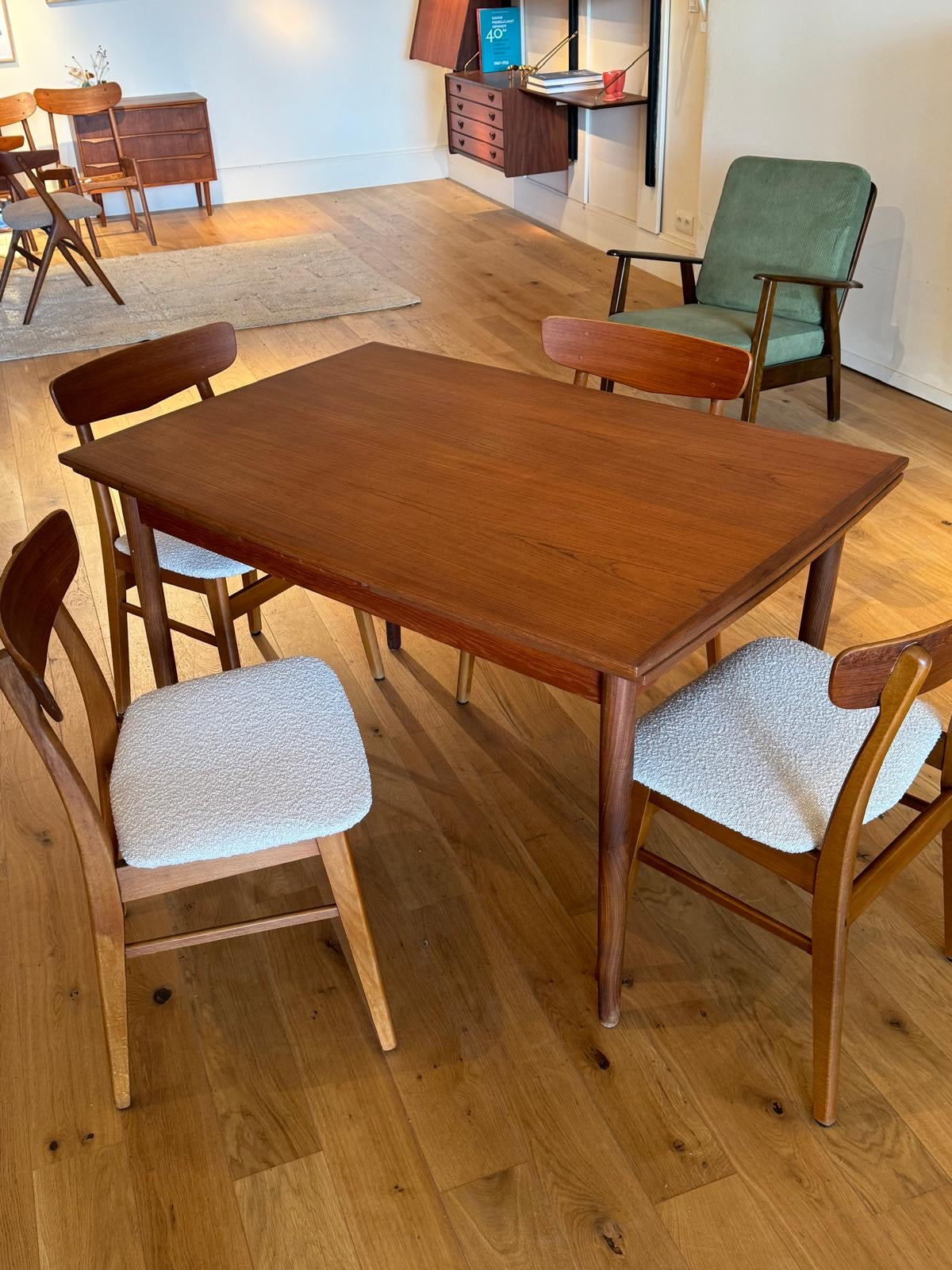 Table scandinave vintage en teck ""Mille"