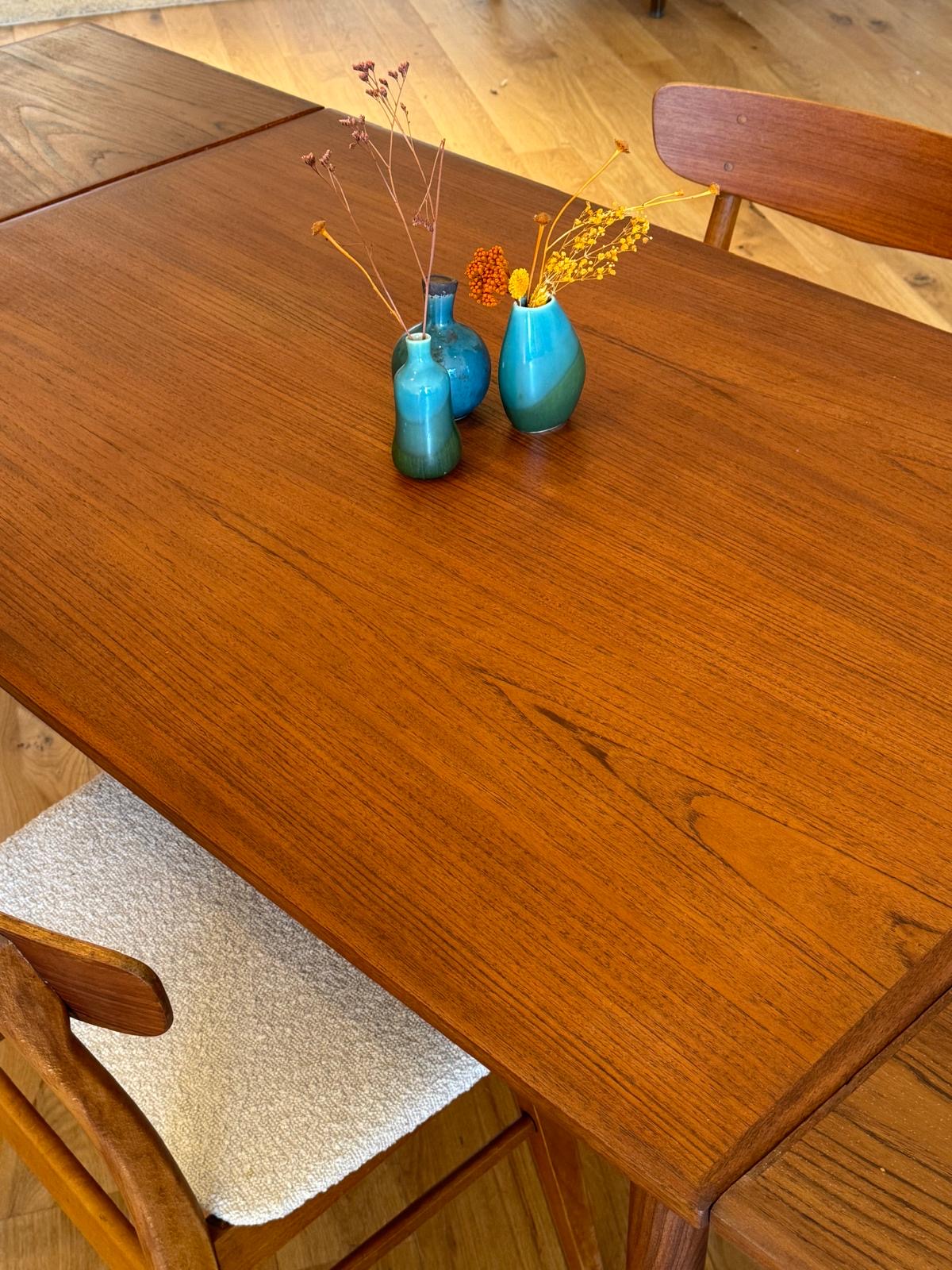 Table scandinave vintage en teck ""Mille"