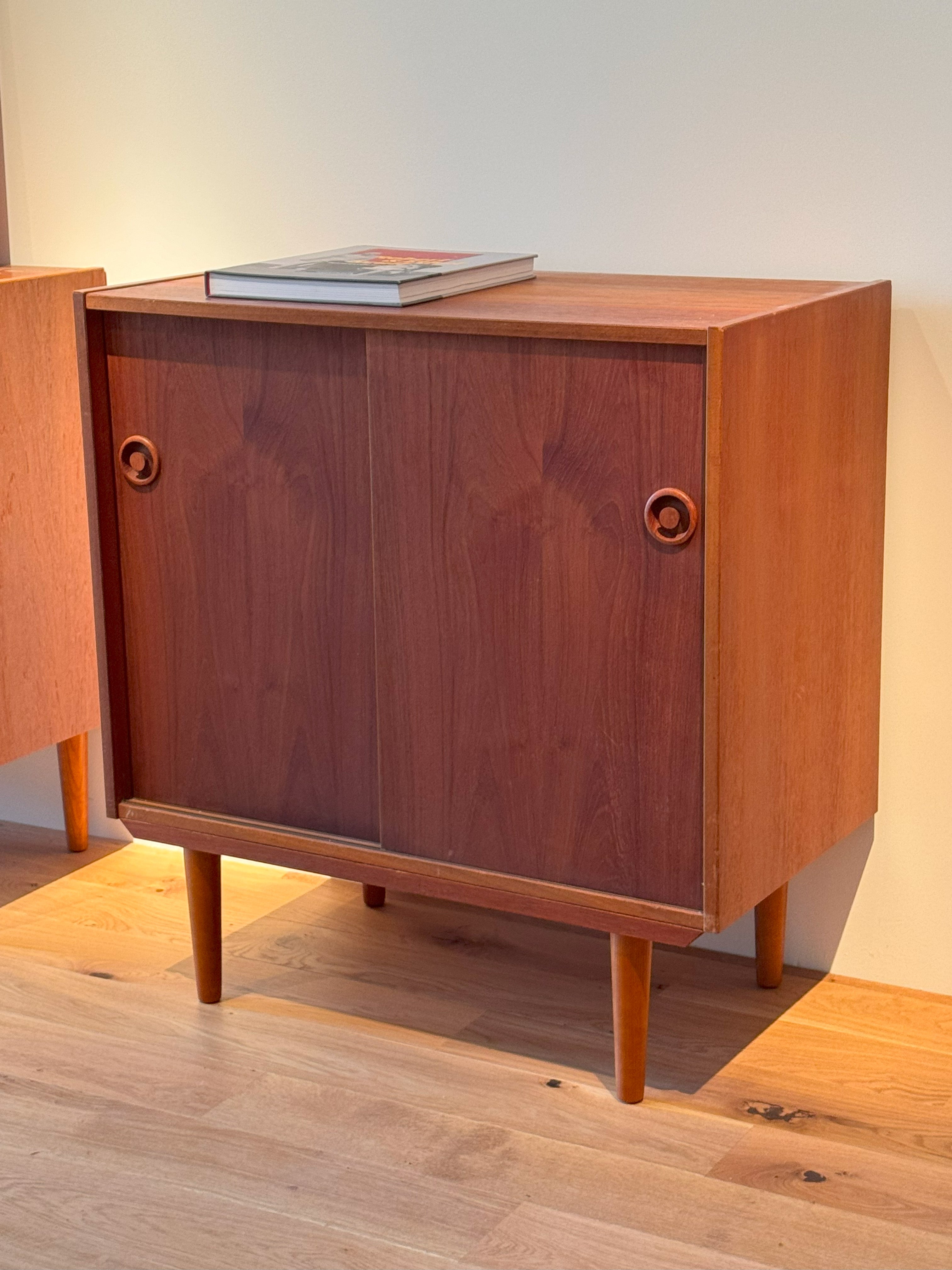 Commode scandinave vintage en teck "Finn"