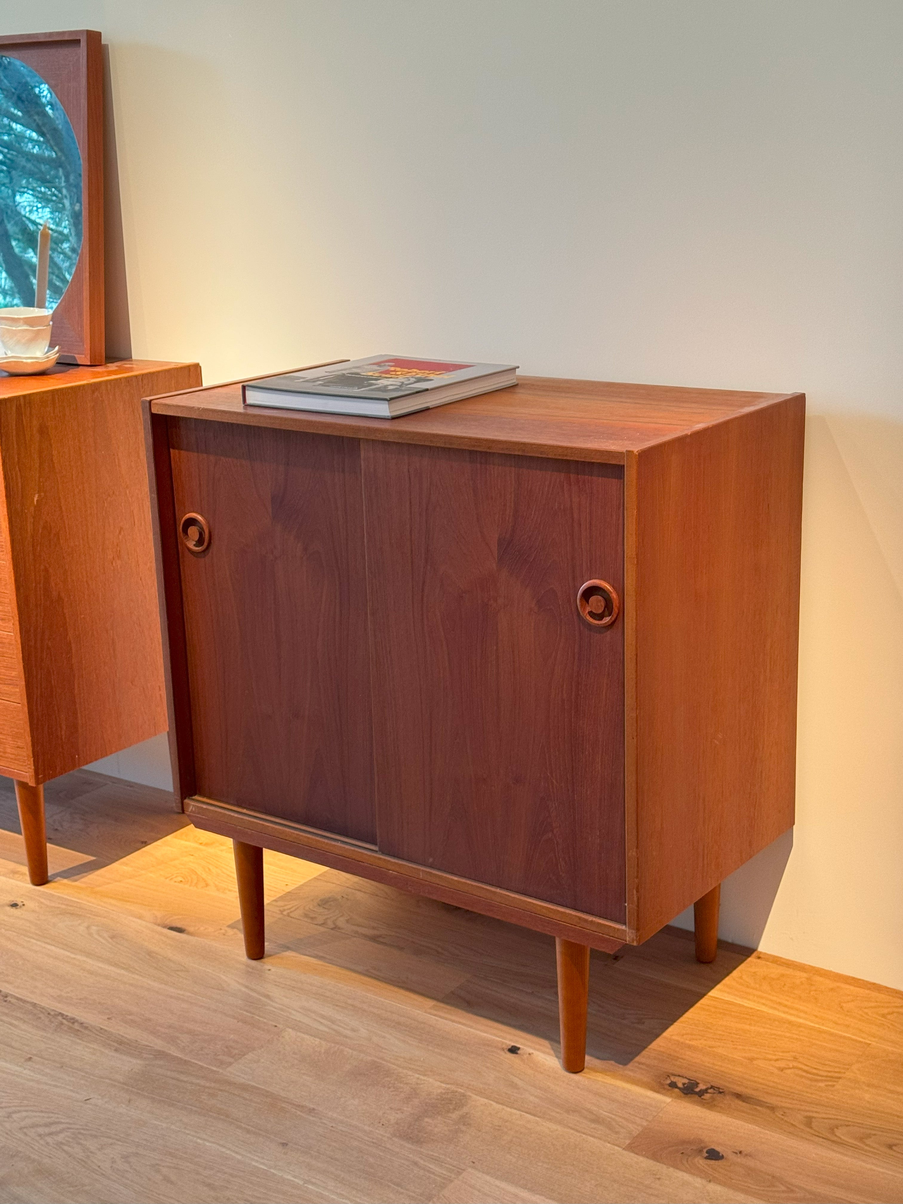 Commode scandinave vintage en teck "Finn"