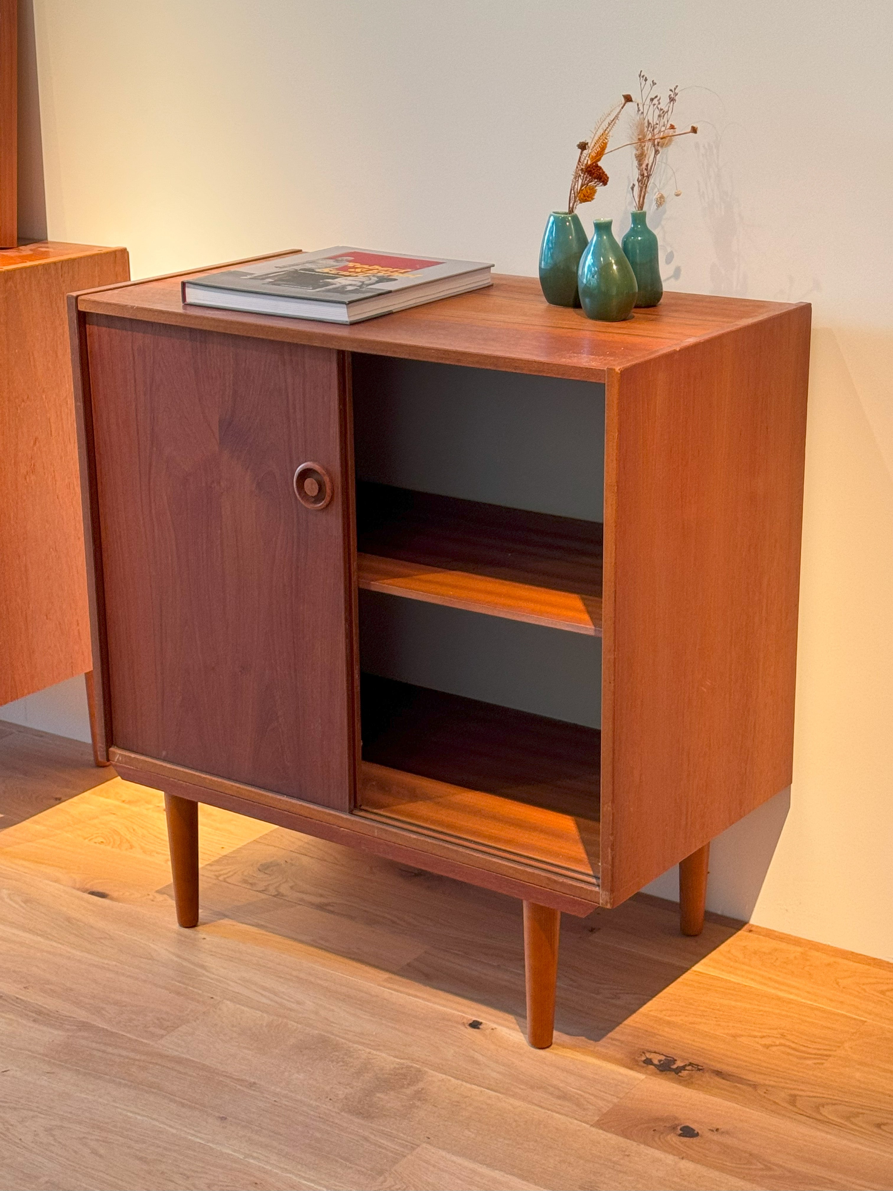 Commode scandinave vintage en teck "Finn"