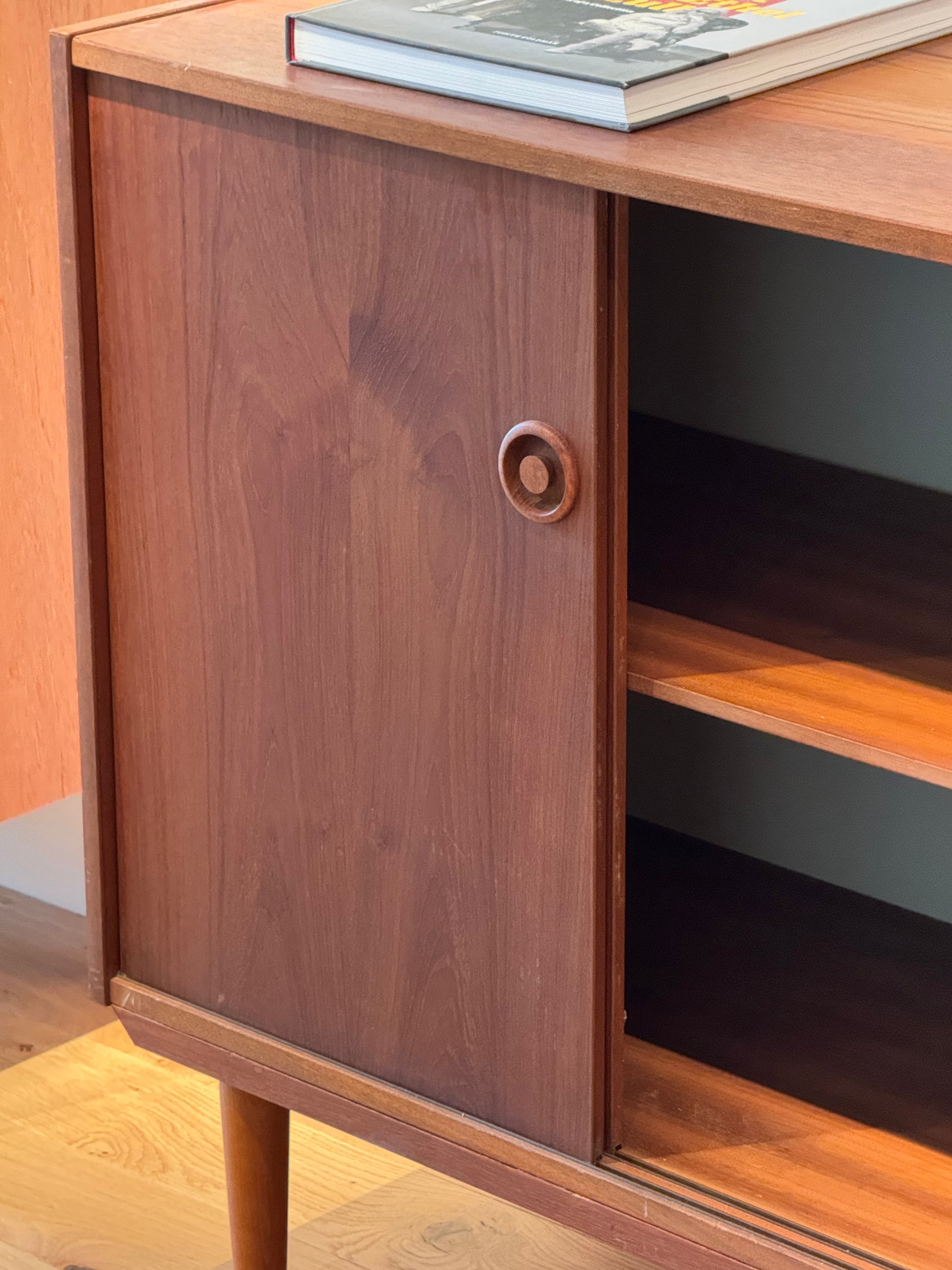 Commode scandinave vintage en teck "Finn"