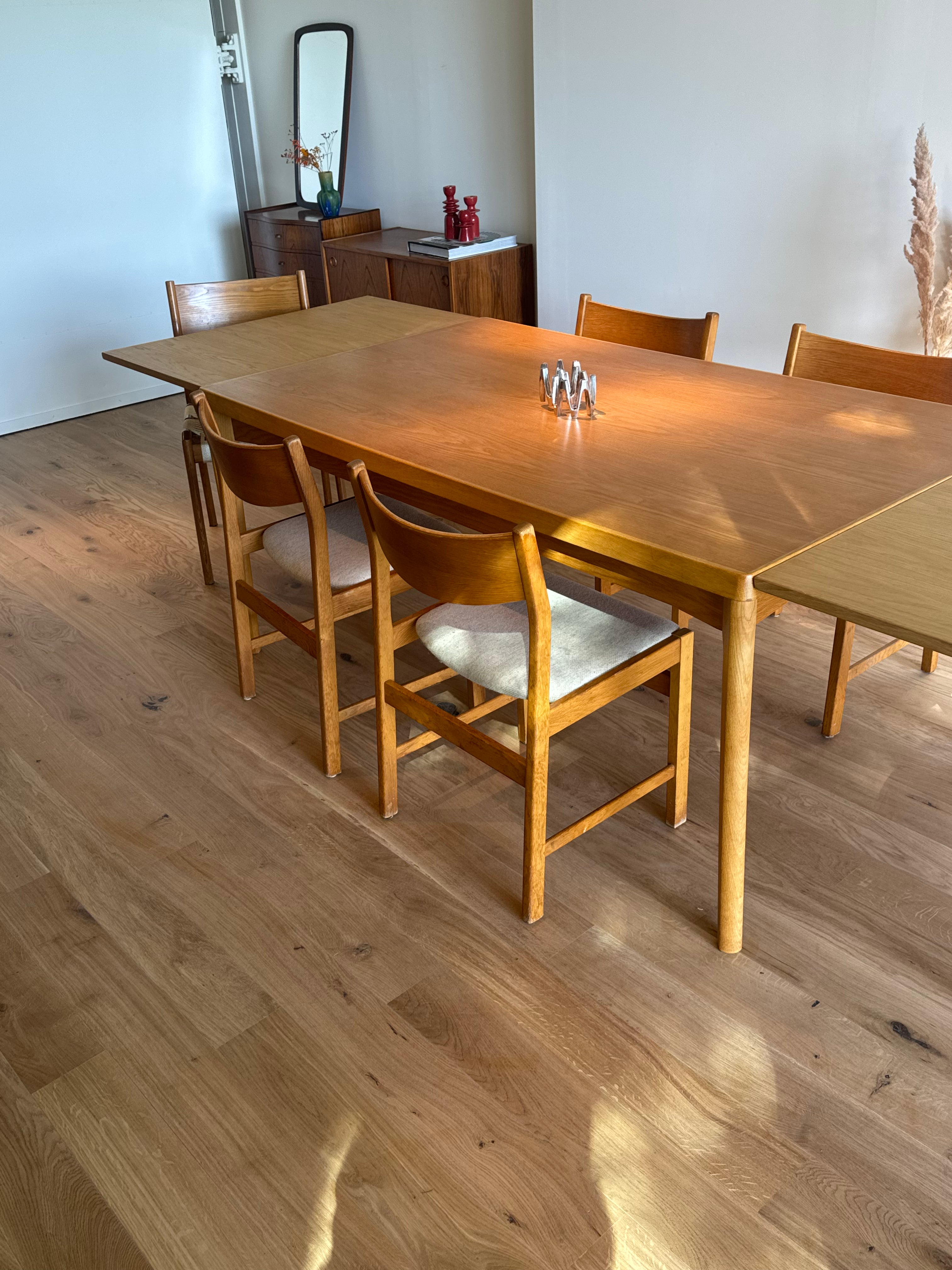 Table scandinave extensible en chêne "Leonora"