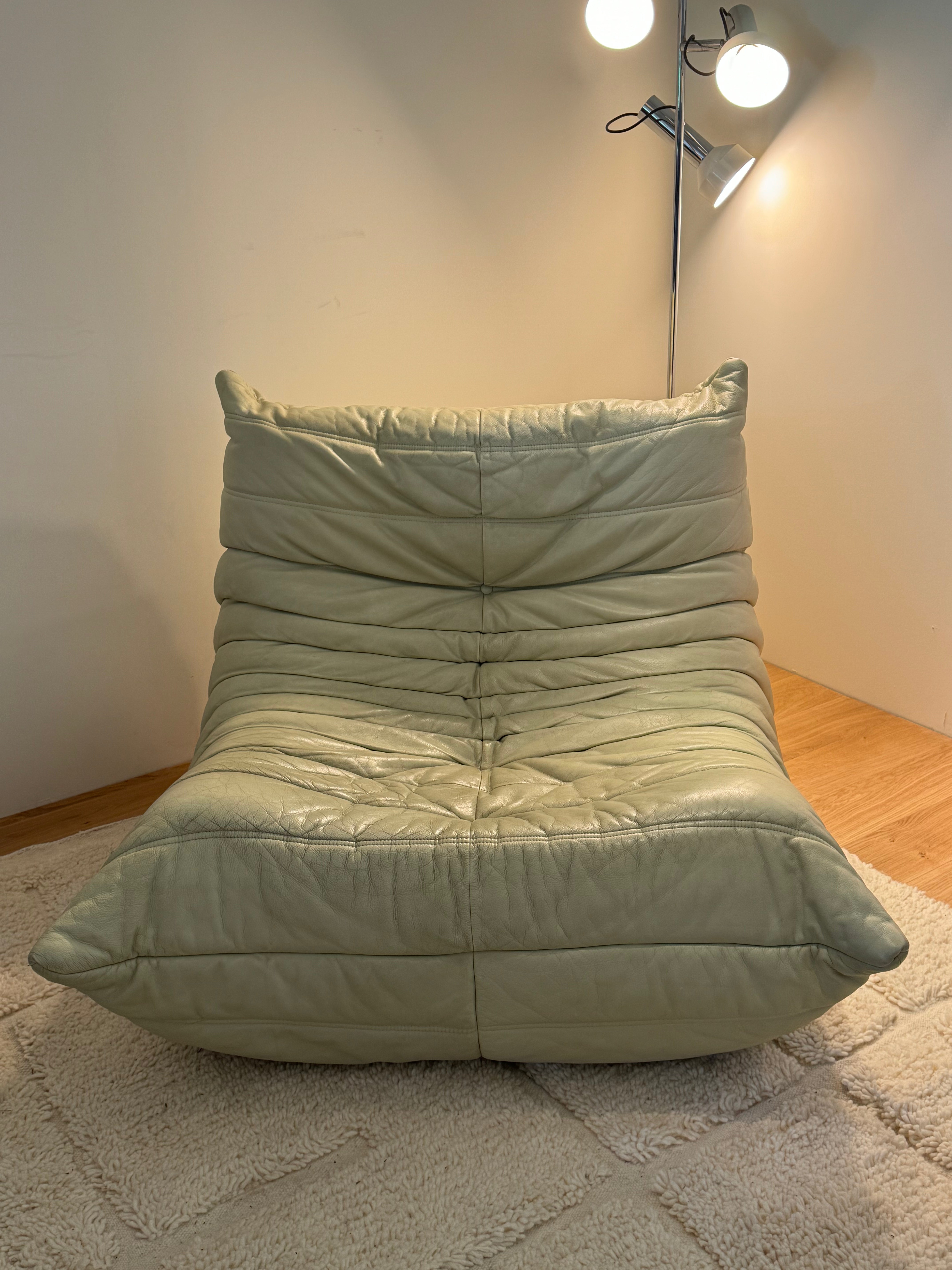 Chauffeuse Togo par Michel Ducaroy pour Ligne Roset