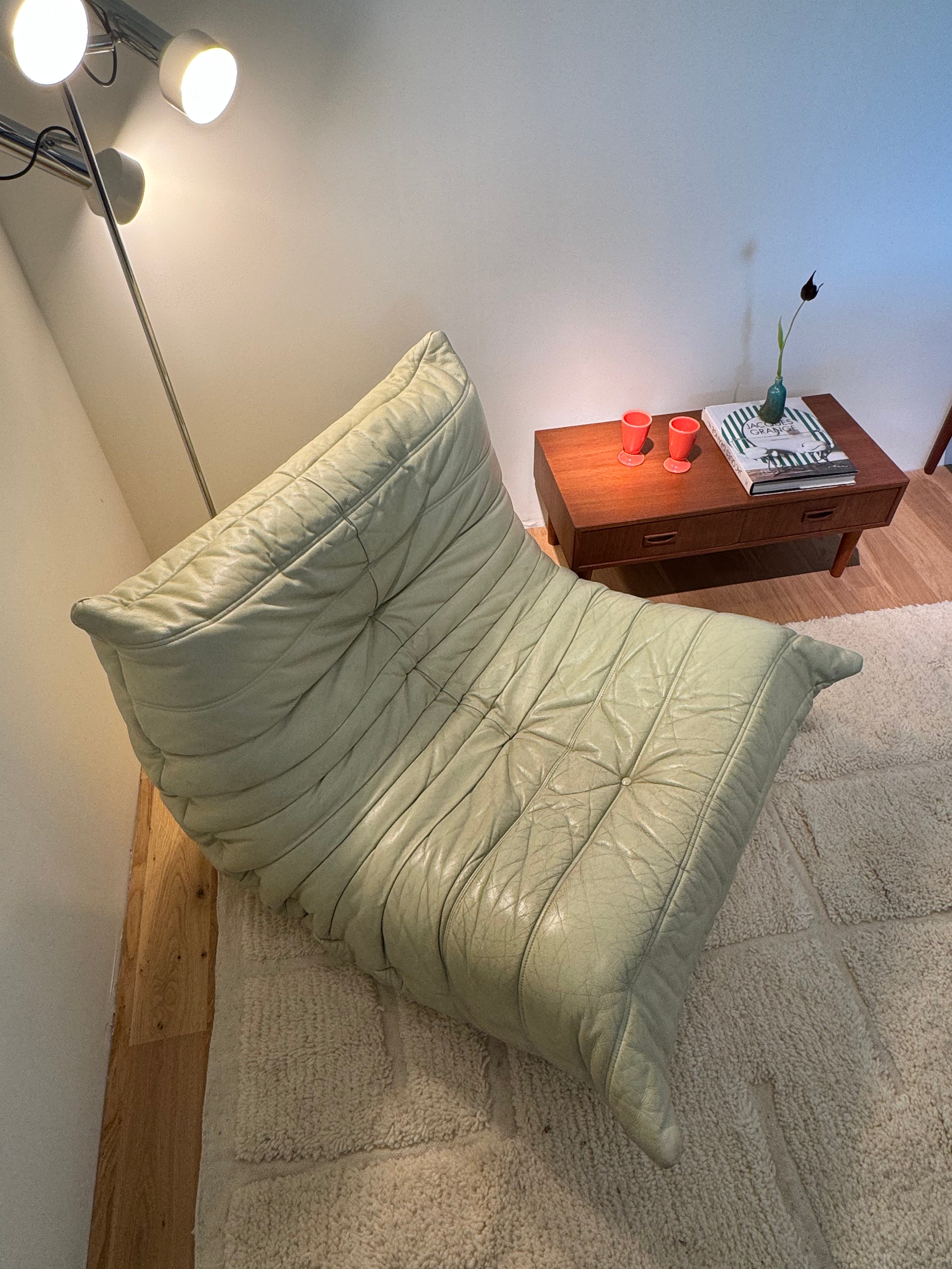 Chauffeuse Togo par Michel Ducaroy pour Ligne Roset