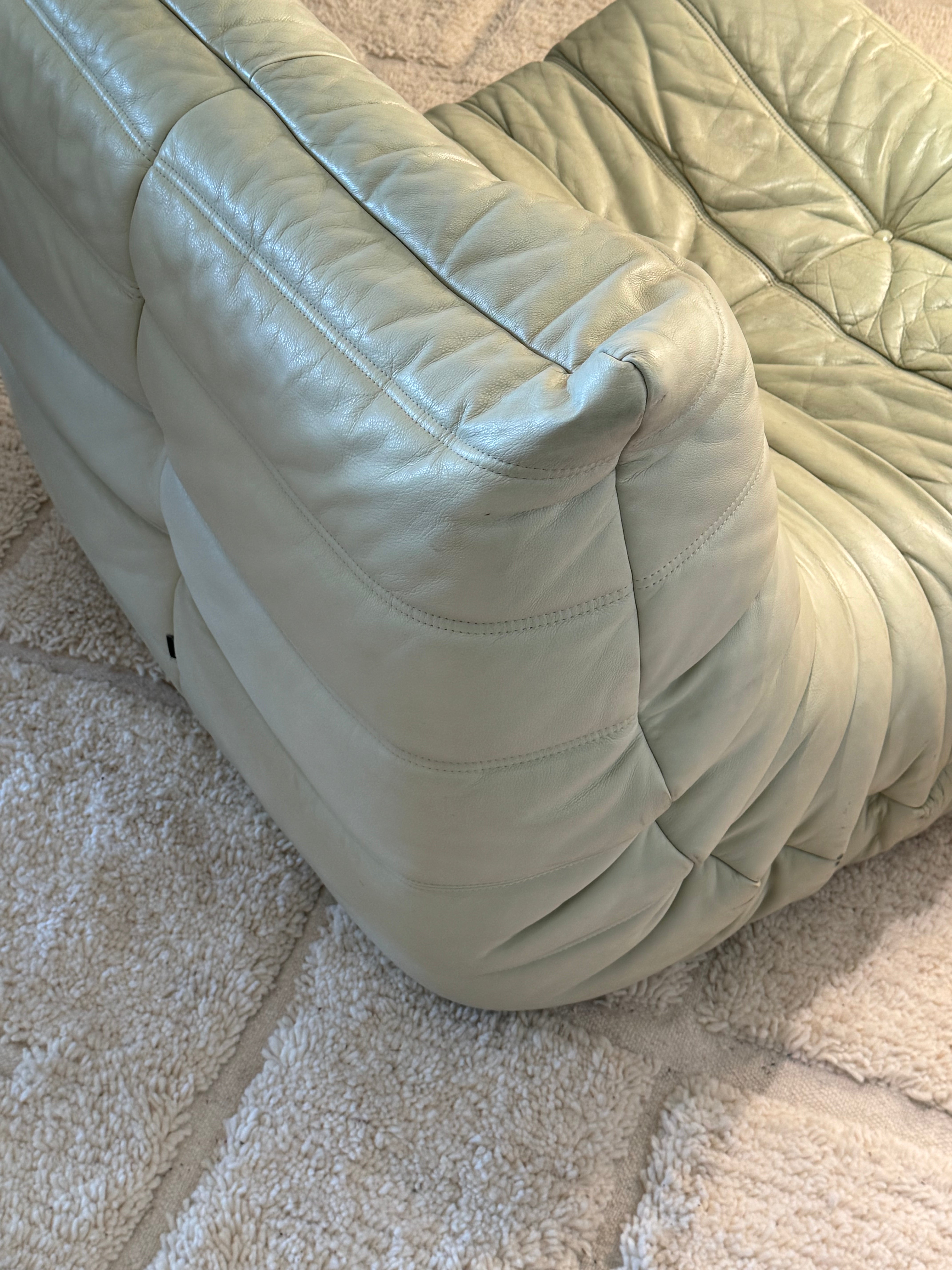 Chauffeuse Togo par Michel Ducaroy pour Ligne Roset