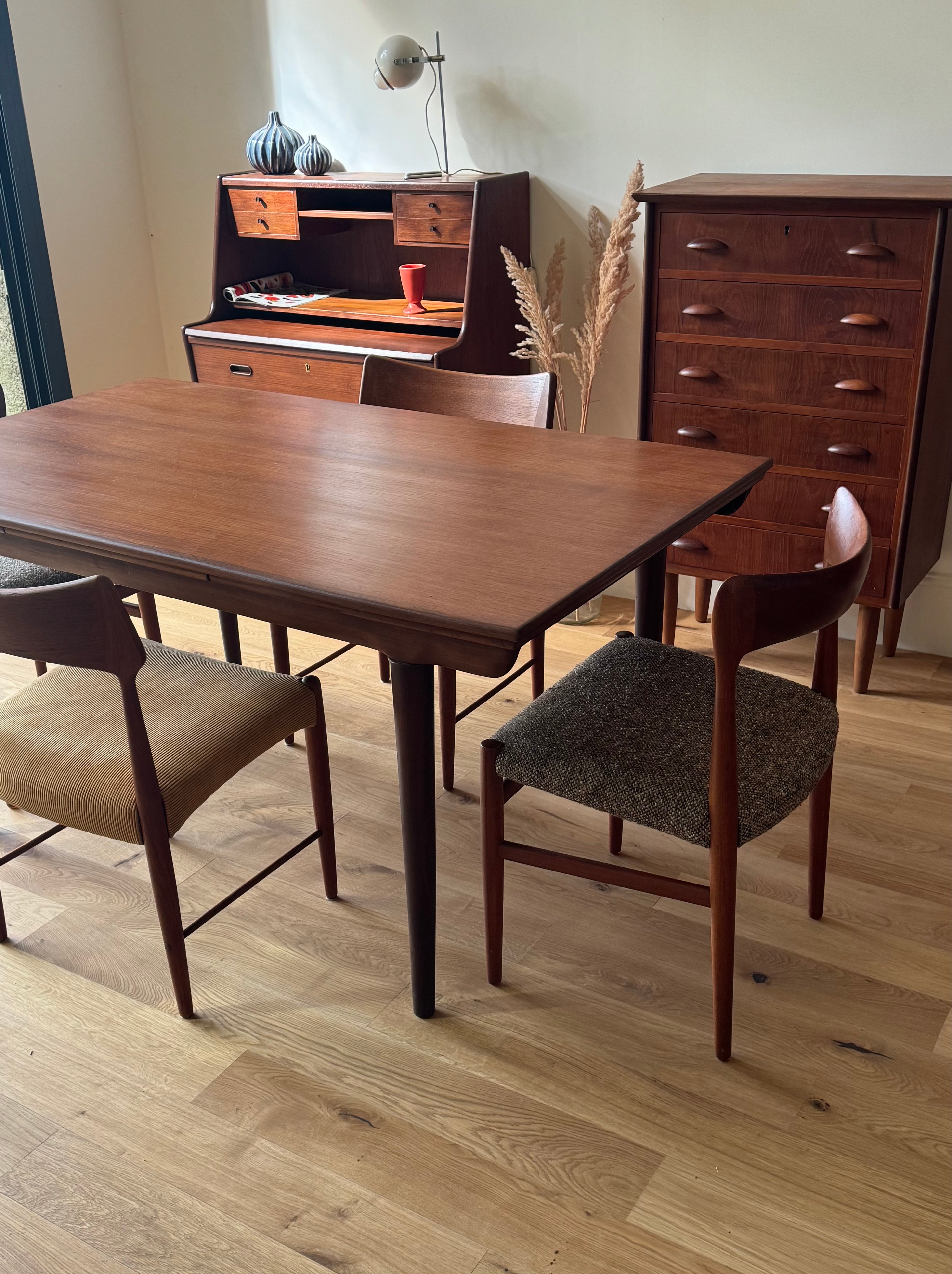 Table de salle à manger scandinave vintage en teck « Mikkel »