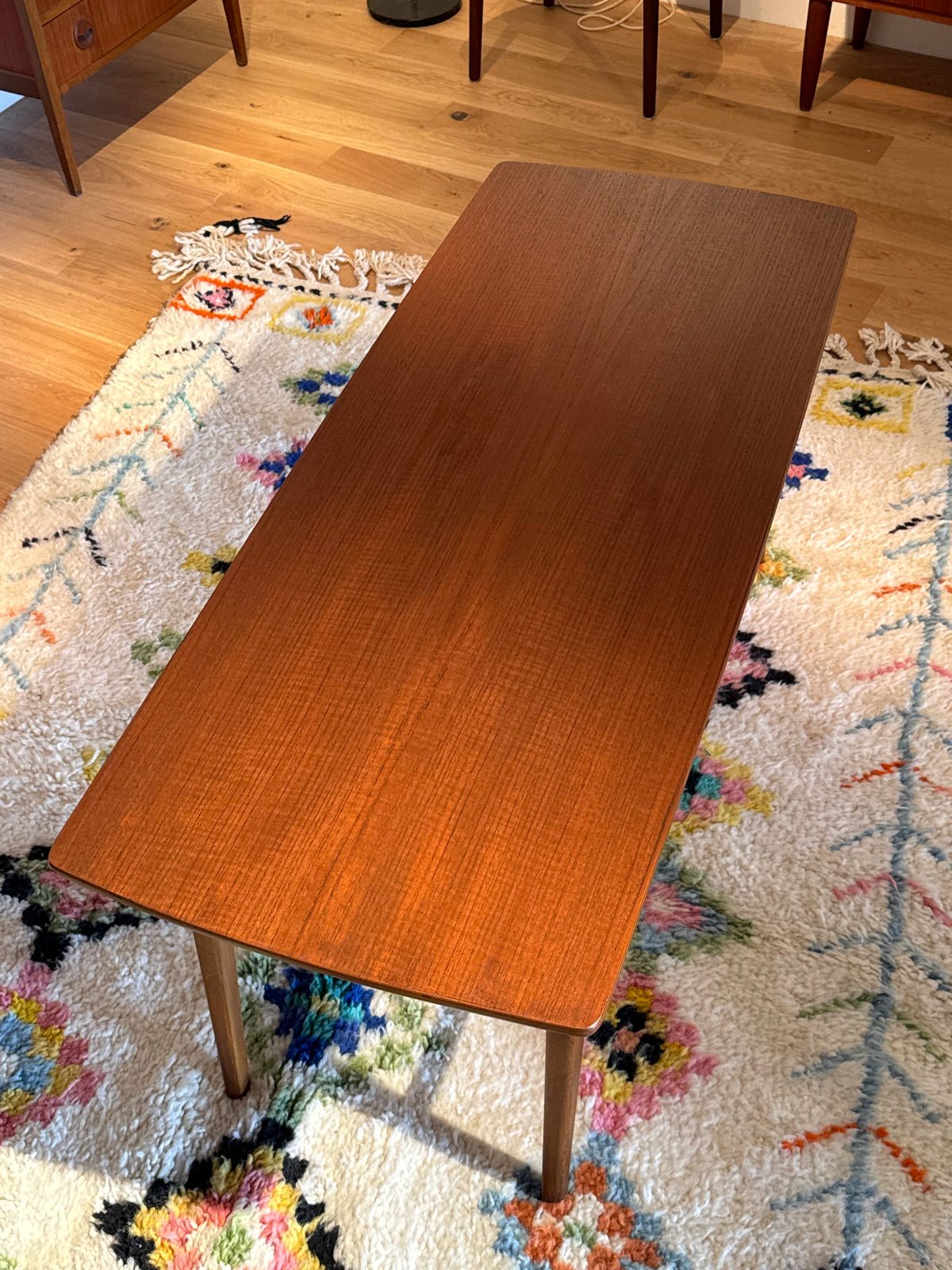 Table basse scandinave vintage en teck avec étagère "Ingrid"
