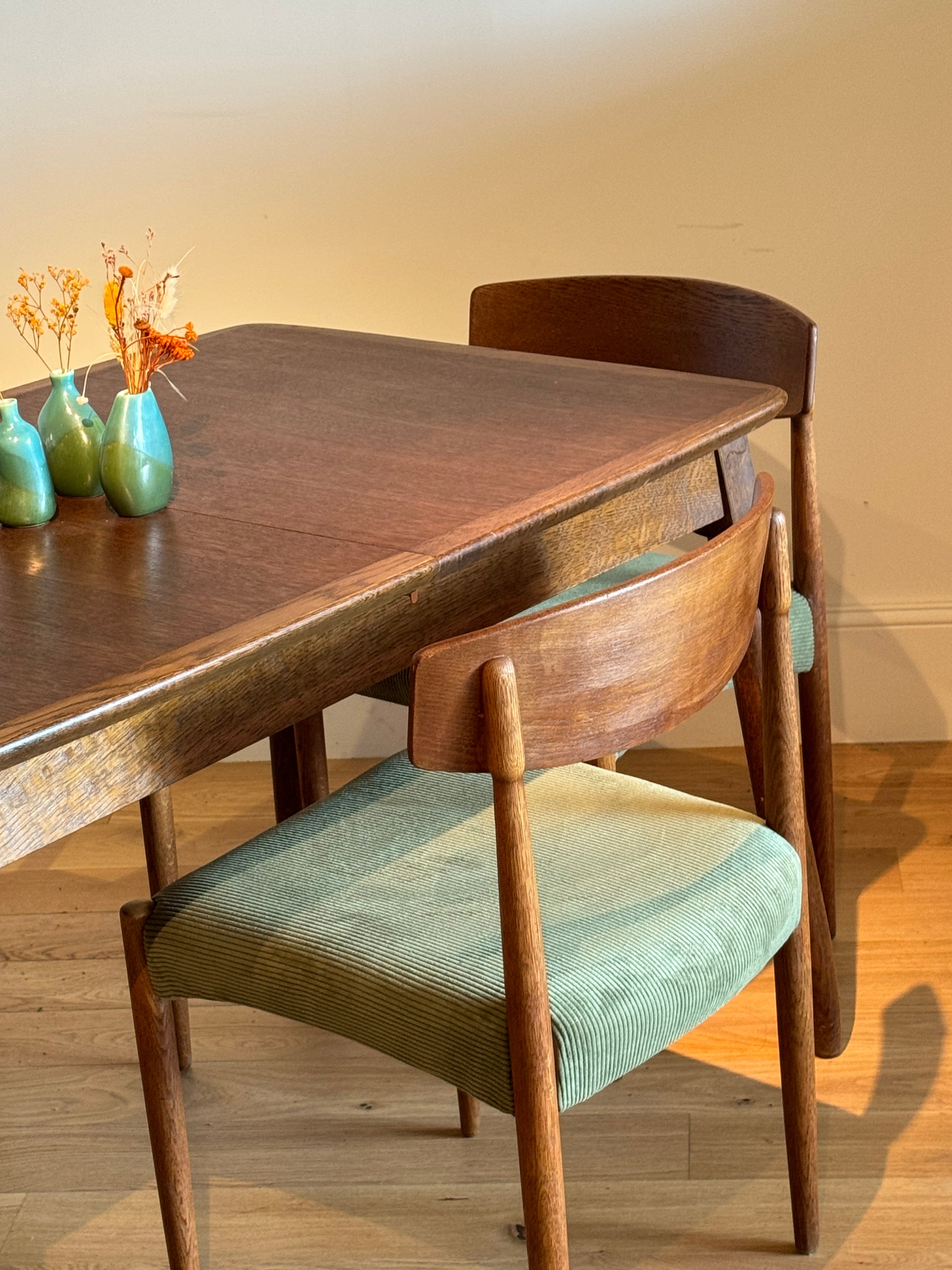 Table scandinave vintage en chêne « Mette »