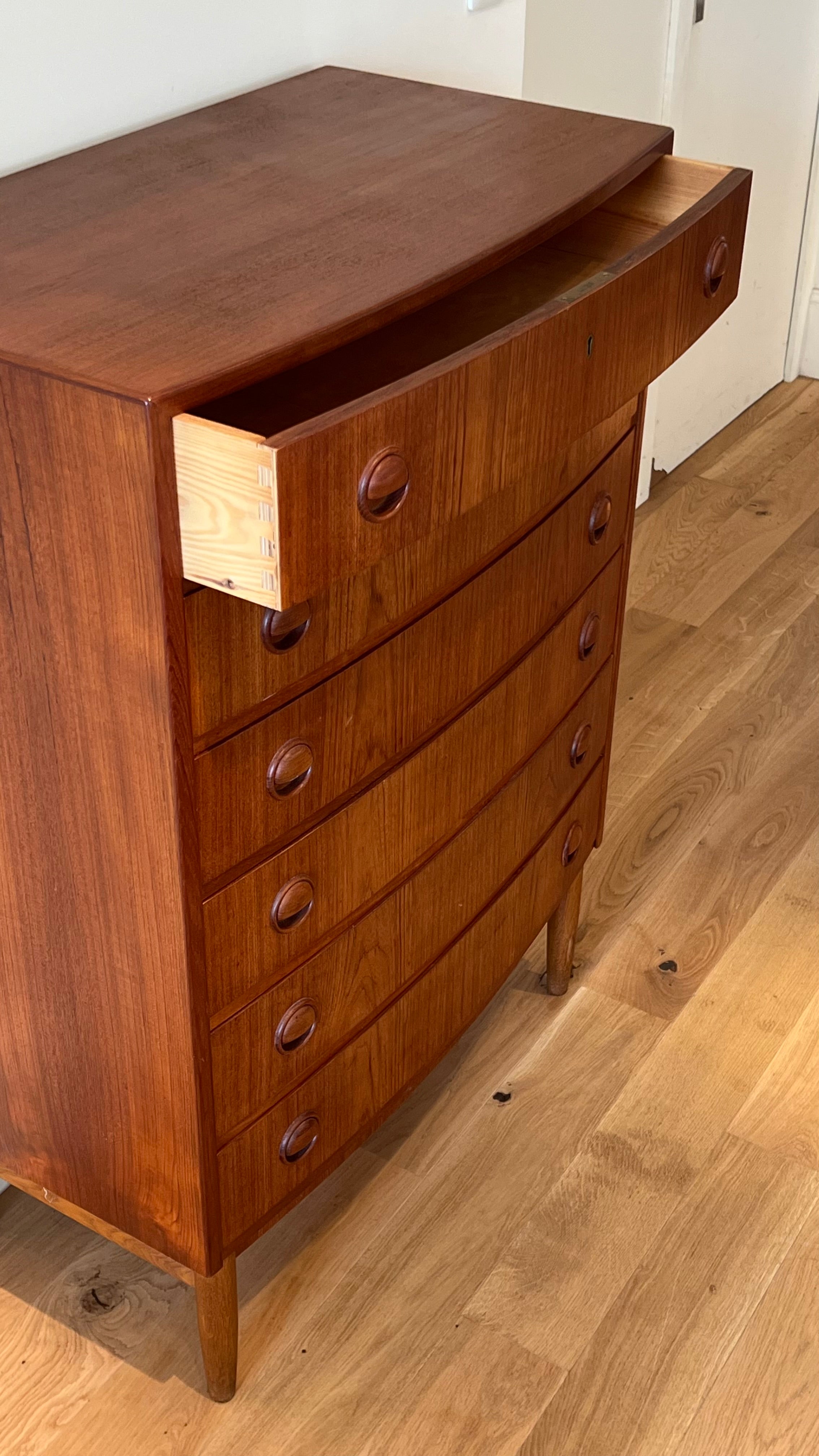 Commode haute - chiffonnier scandinave vintage en teck « Inger »