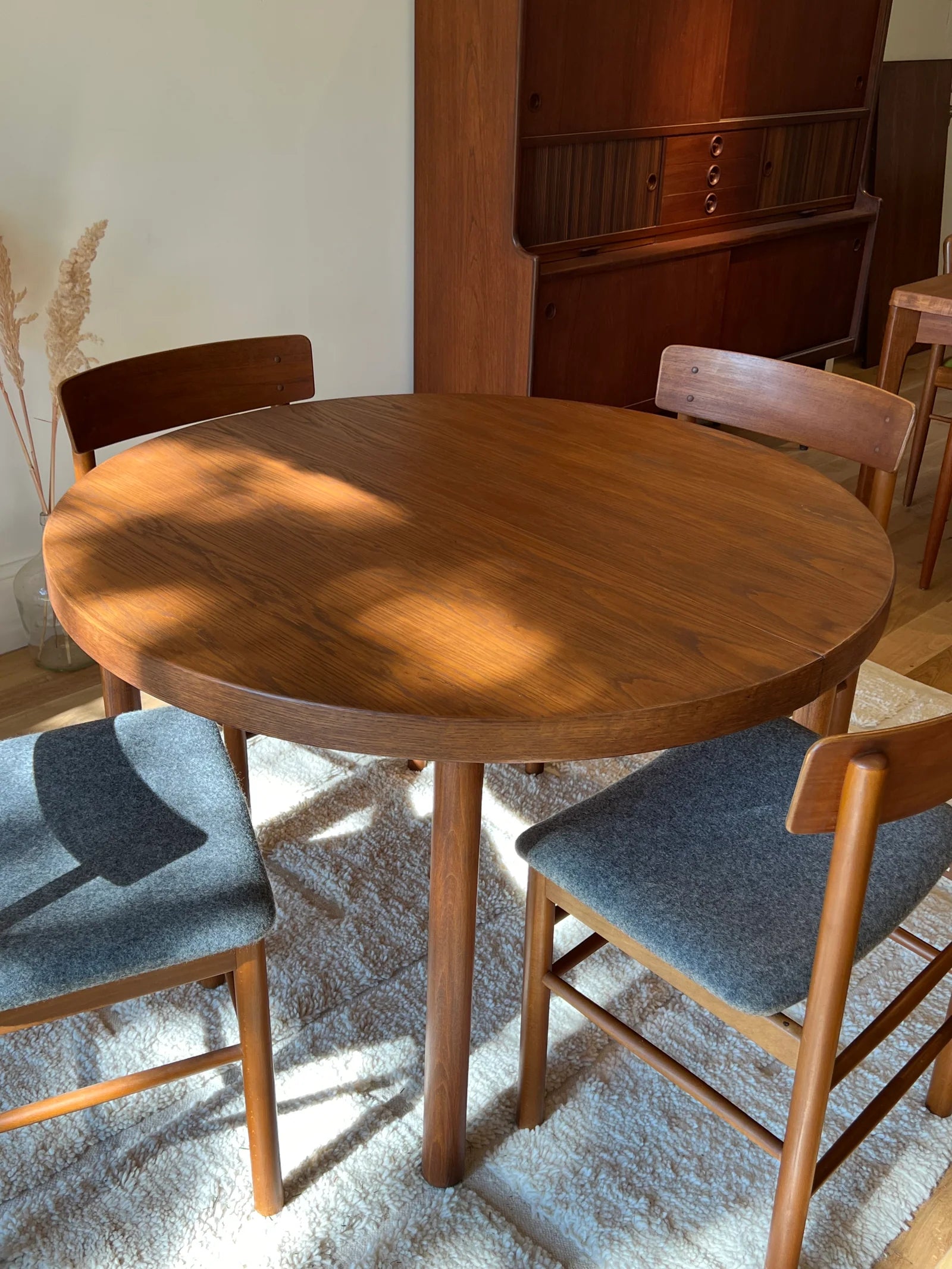 Table ronde de salle à manger extensible scandinave vintage en teck "Nilsa"