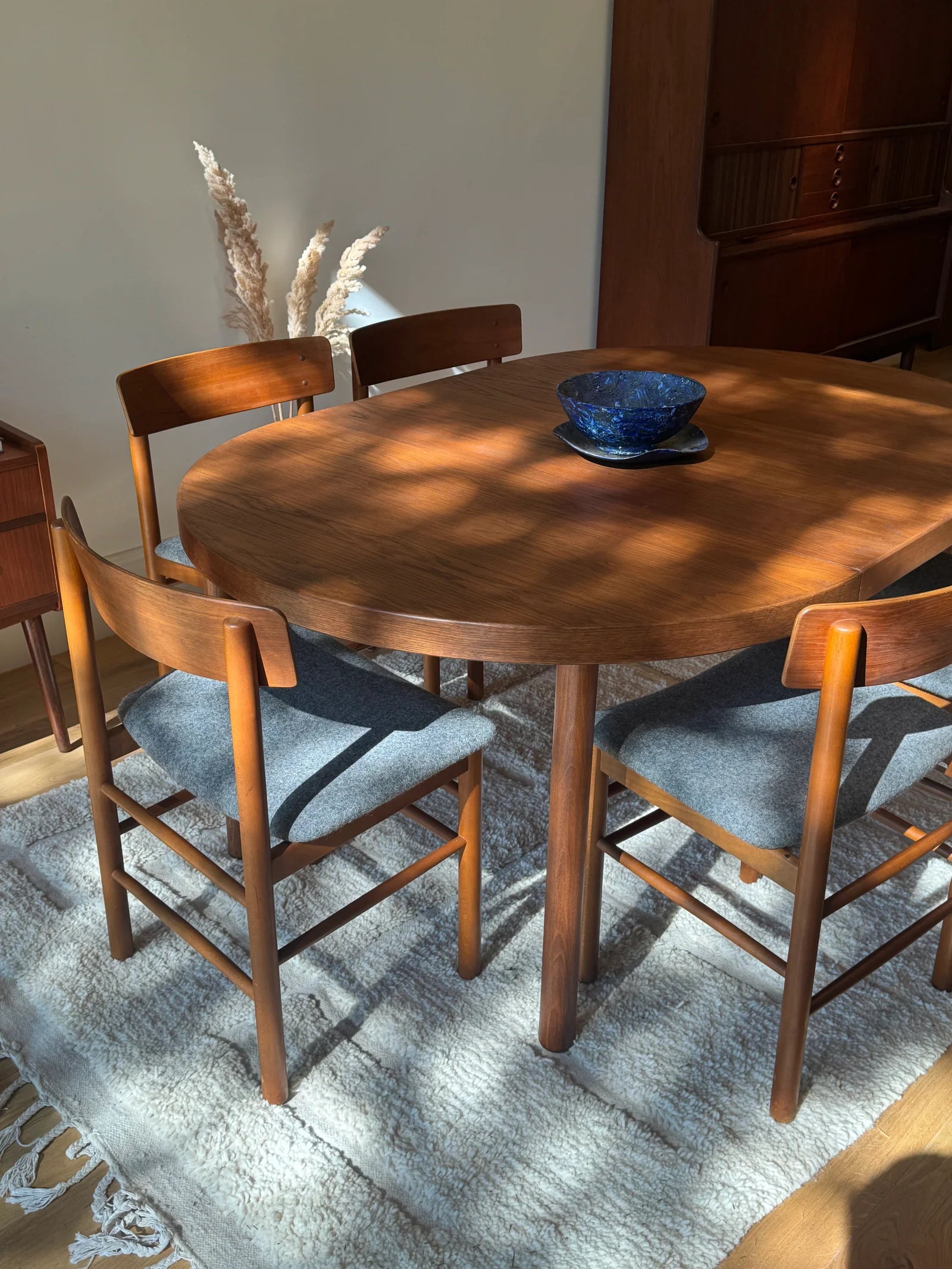 Table ronde de salle à manger extensible scandinave vintage en teck "Nilsa"