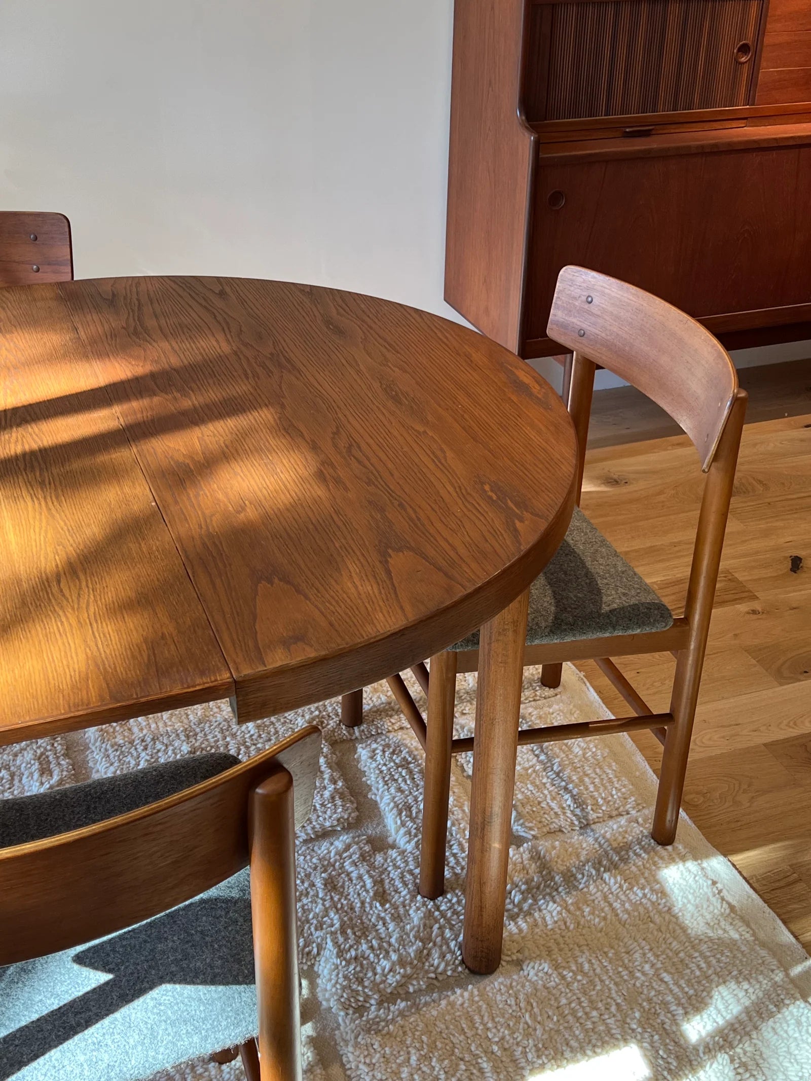 Table ronde de salle à manger extensible scandinave vintage en teck "Nilsa"