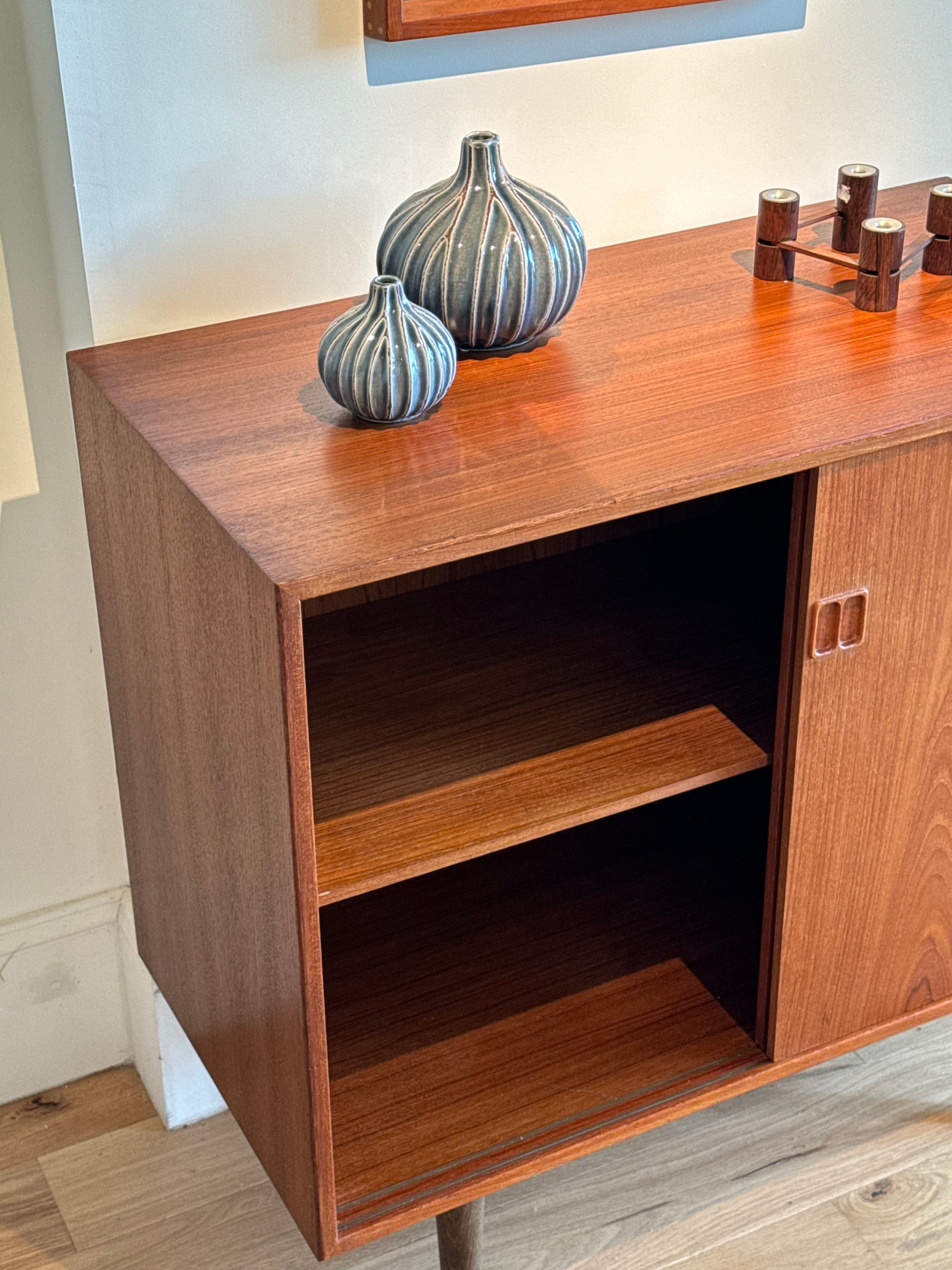 buffet scandinave vintage en teck "Britta"