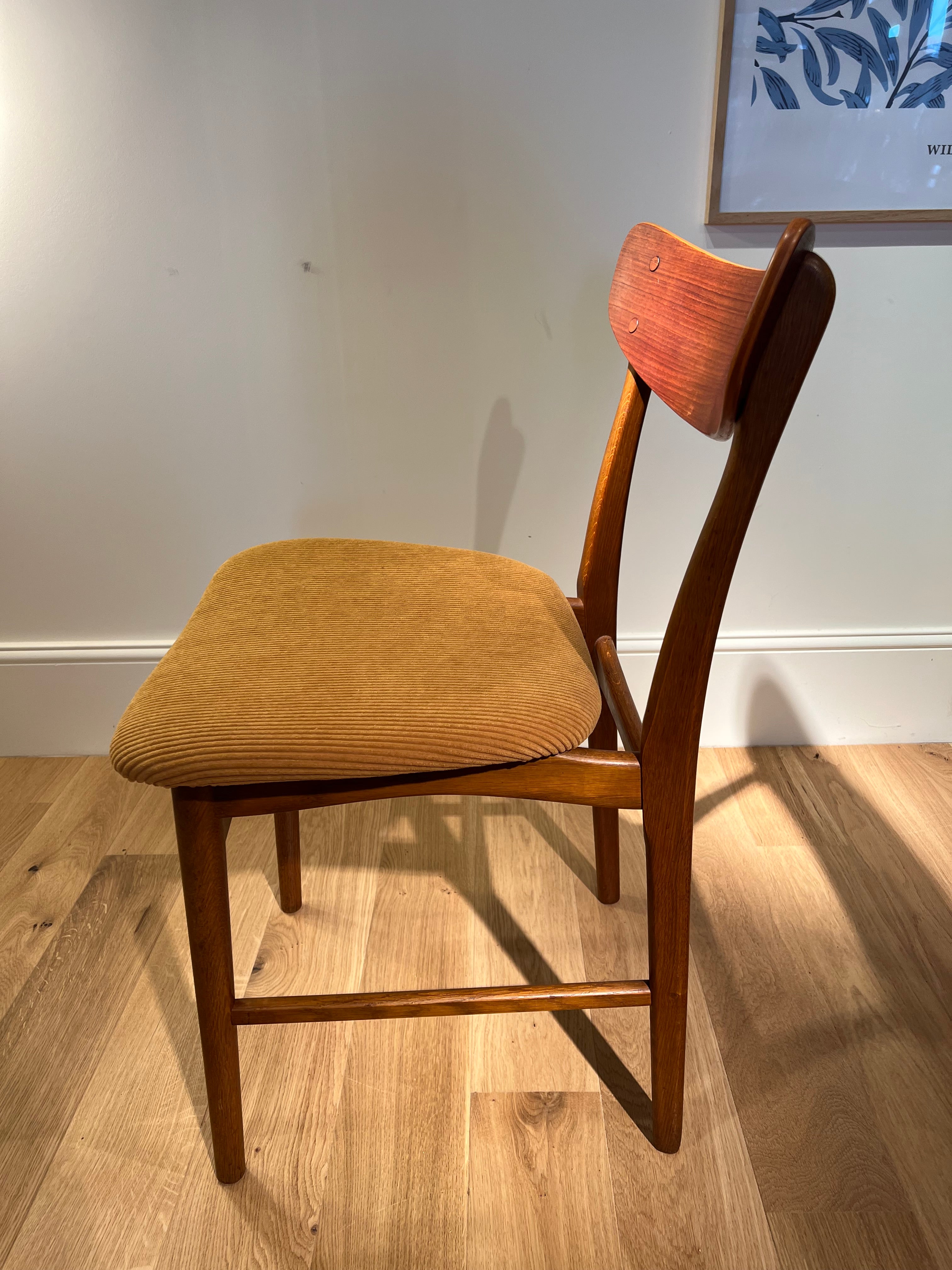 Chaise scandinave vintage "Miera" en teck (3 disponibles)