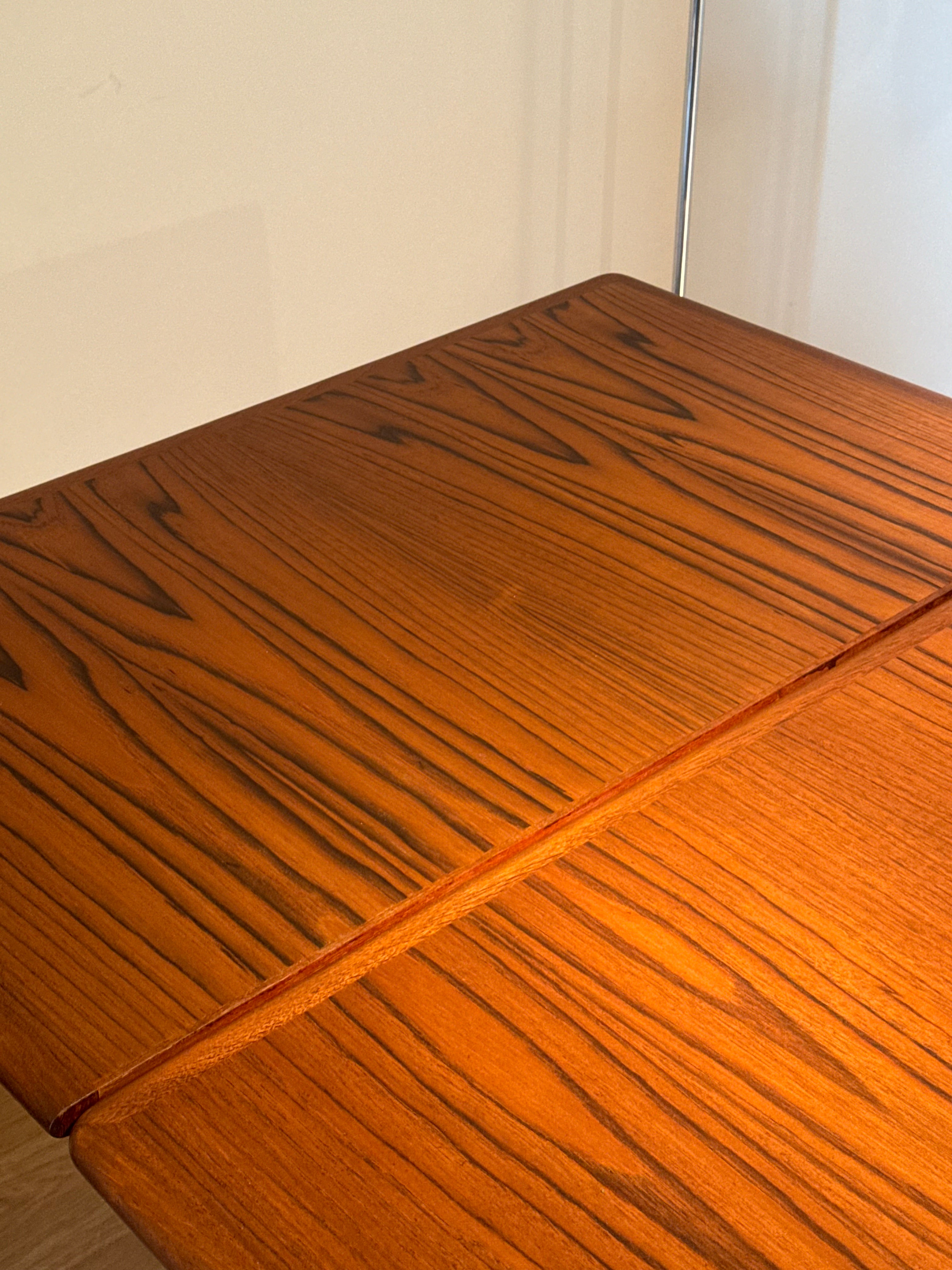 Table de salle à manger vintage scandinave en teck "Lovisa"