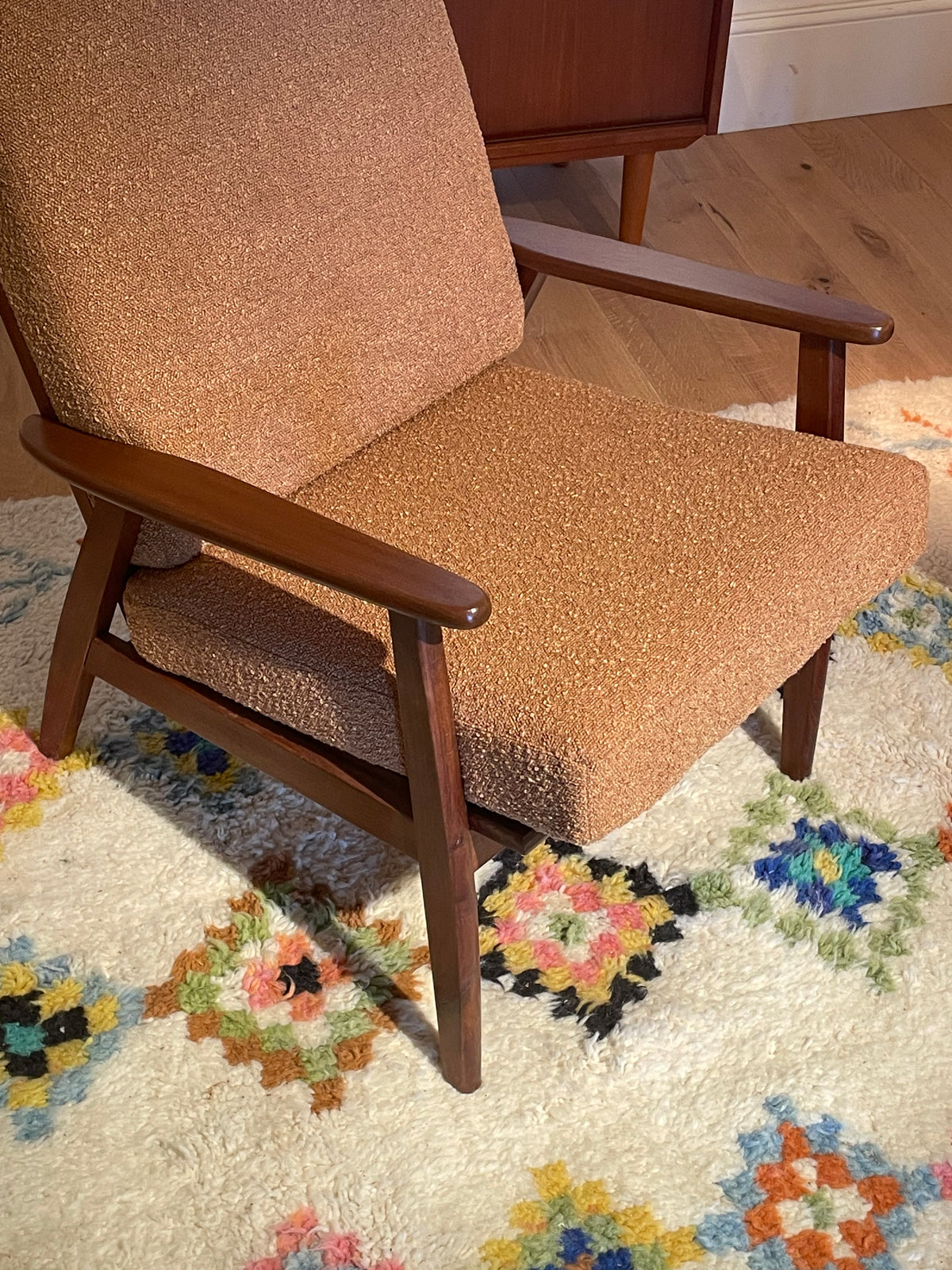 Fauteuil scandinave vintage « Theodor » en bouclette terracotta