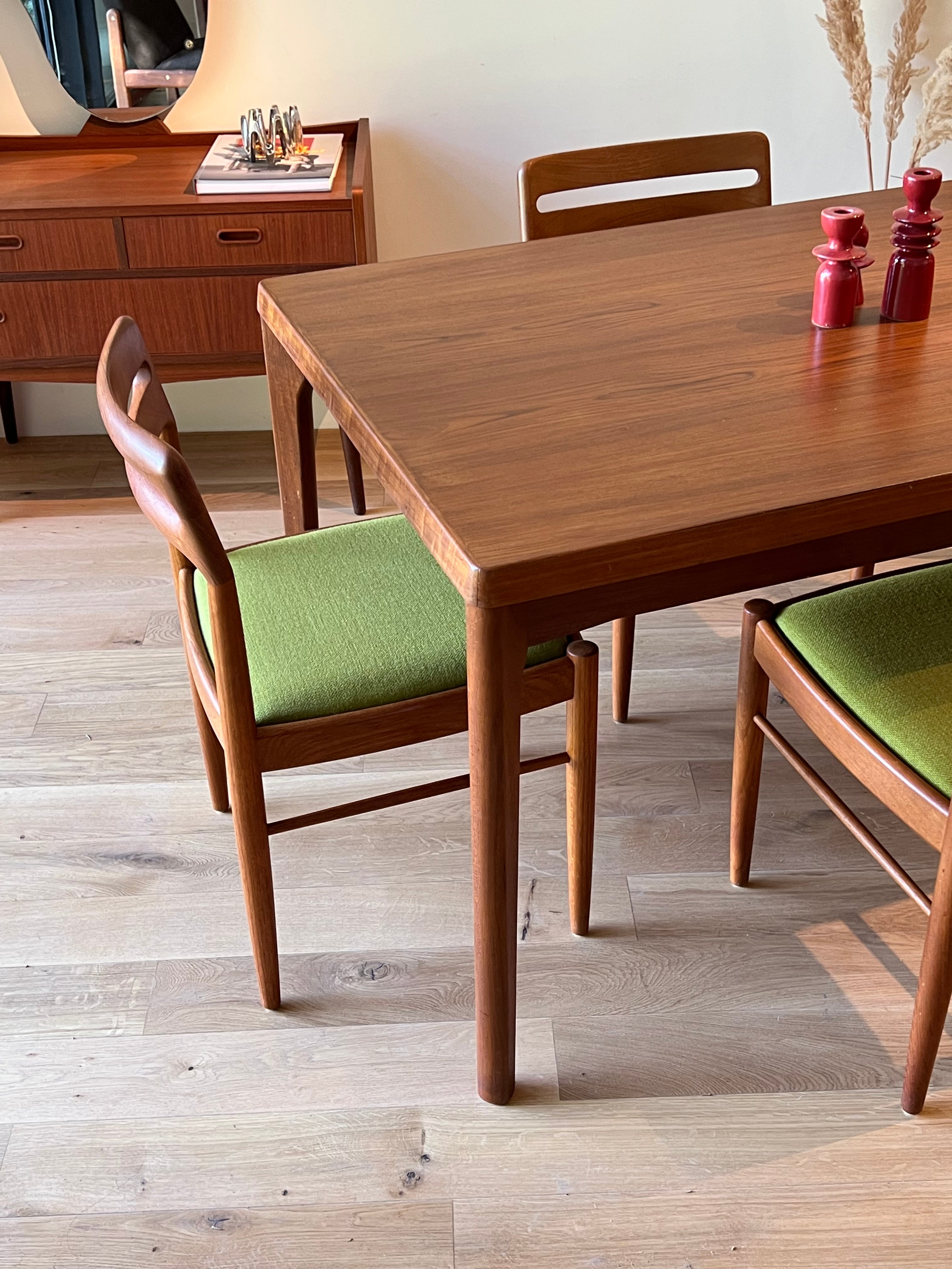 Table de salle à manger scandinave vintage en teck "Willow" de Henning Kjaernulf pour Vejle Stole