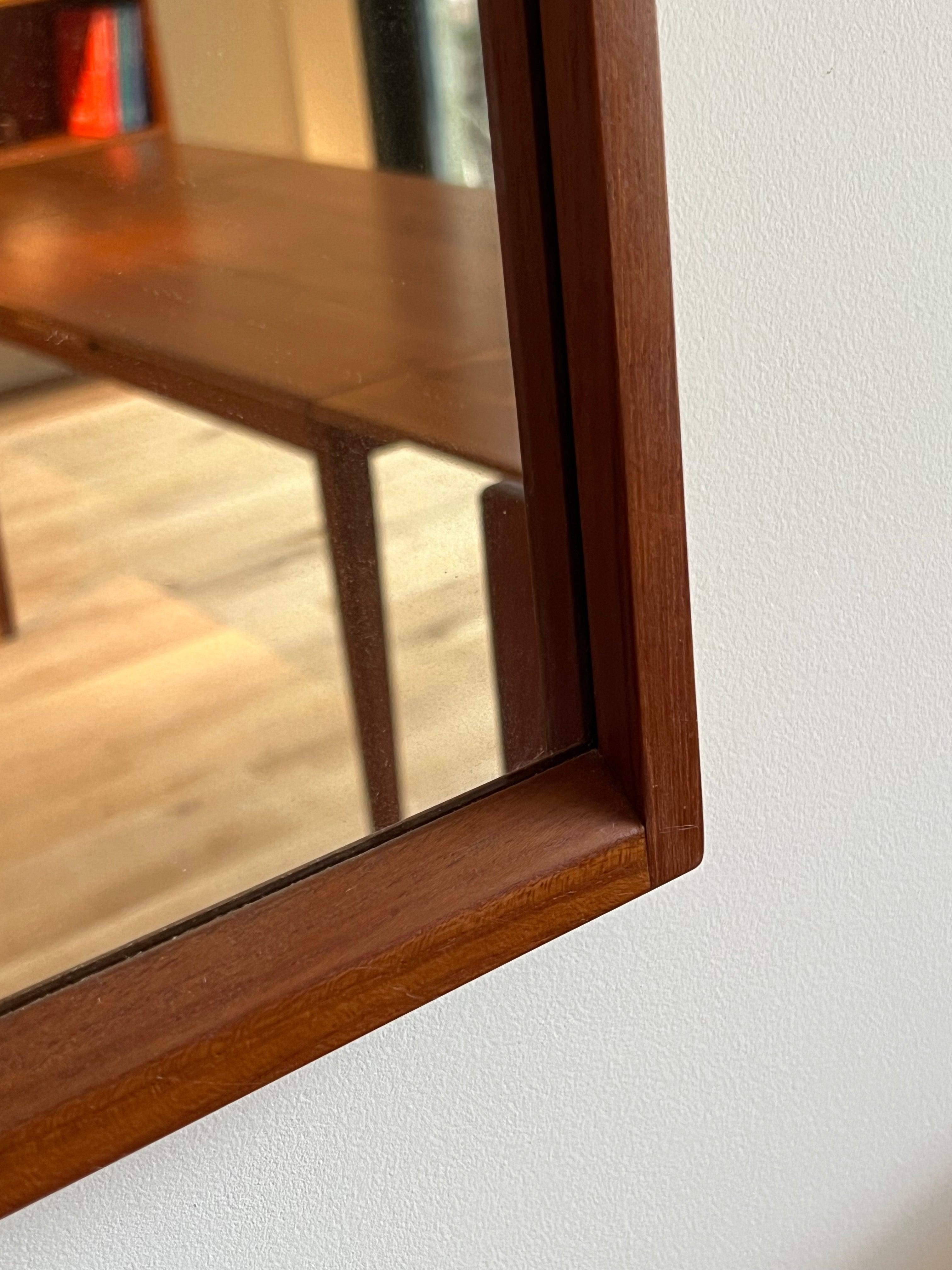 Miroir scandinave vintage "Sigrid" signé Aksel Kjaersgaard