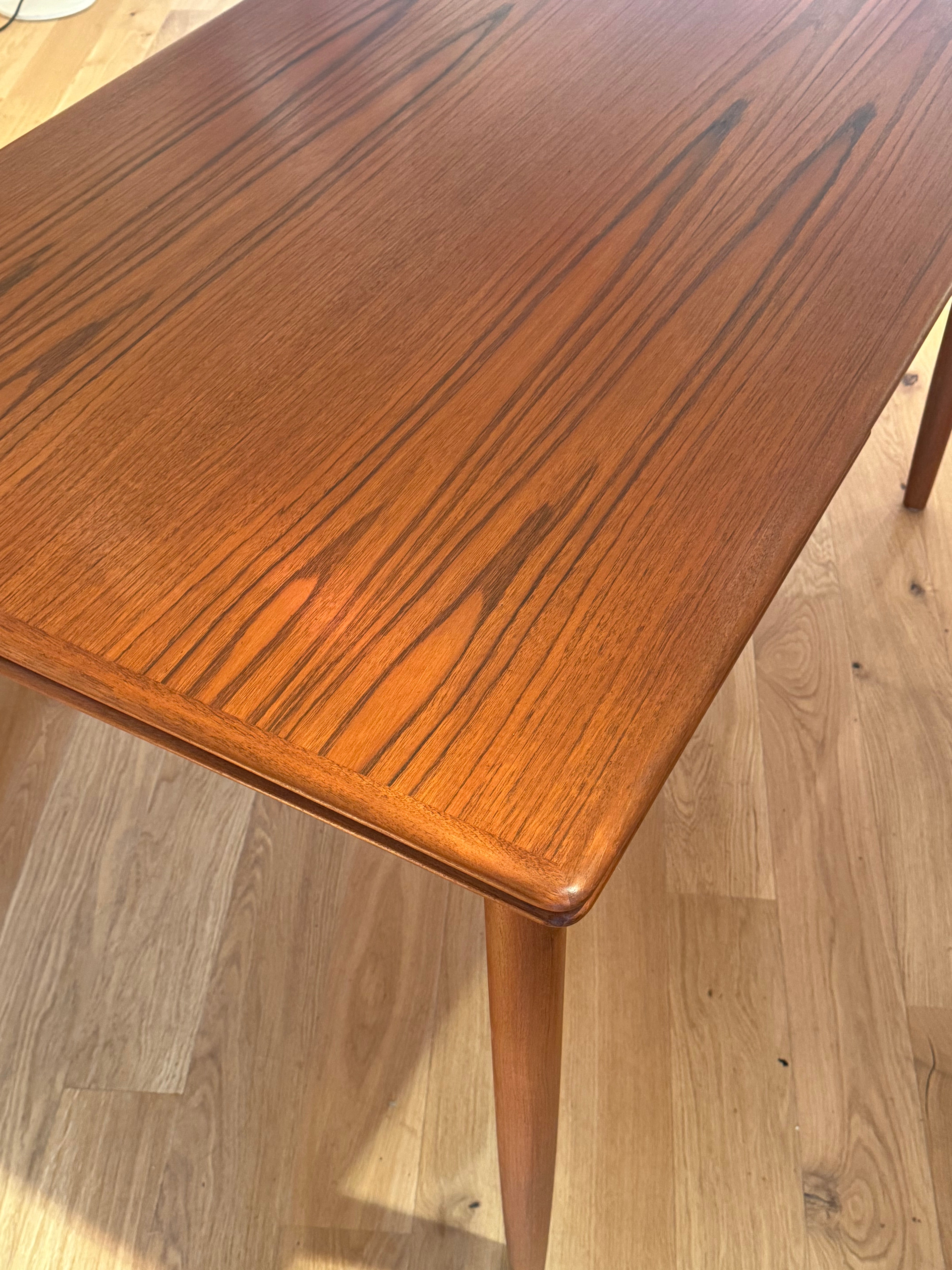 Table de salle à manger vintage scandinave en teck "Lovisa"