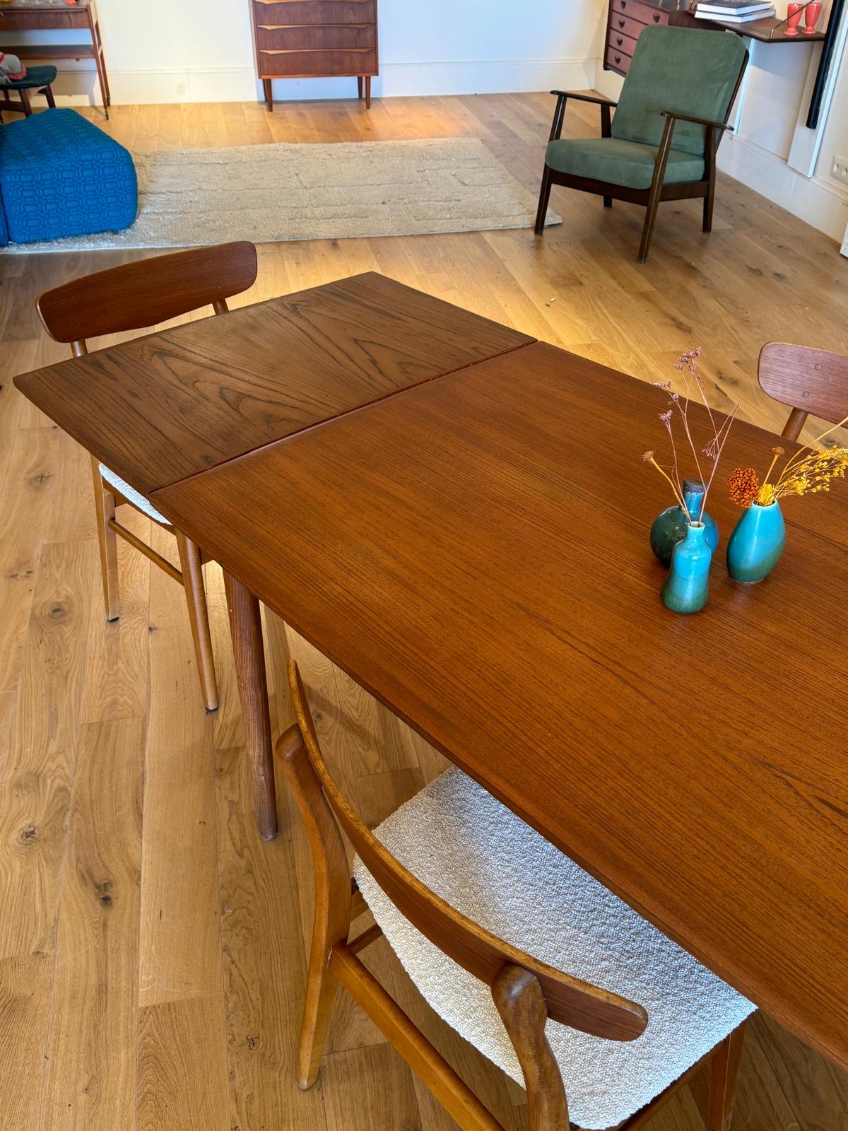 Table scandinave vintage en teck ""Mille"