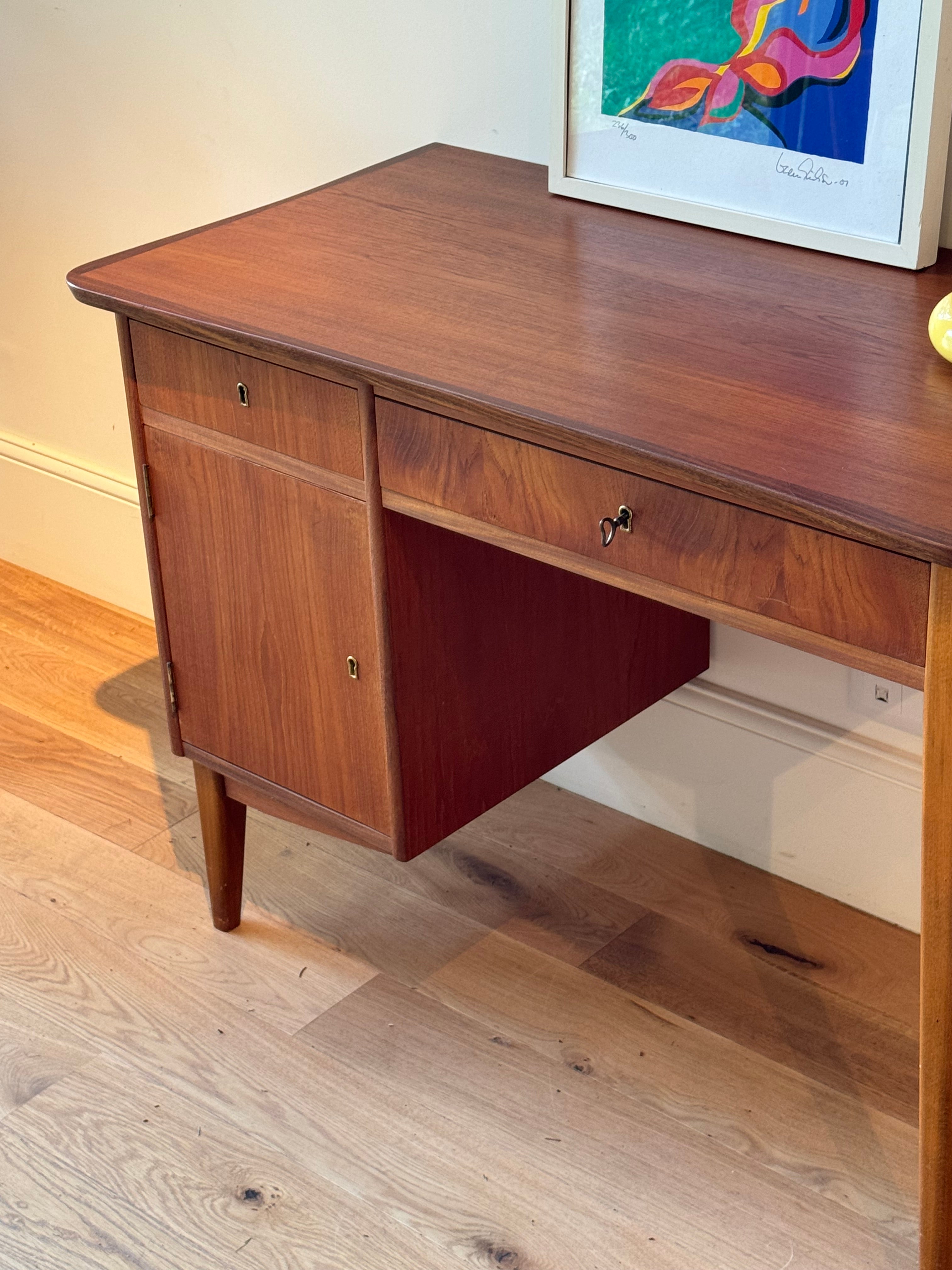 Bureau scandinave vintage « Ole »