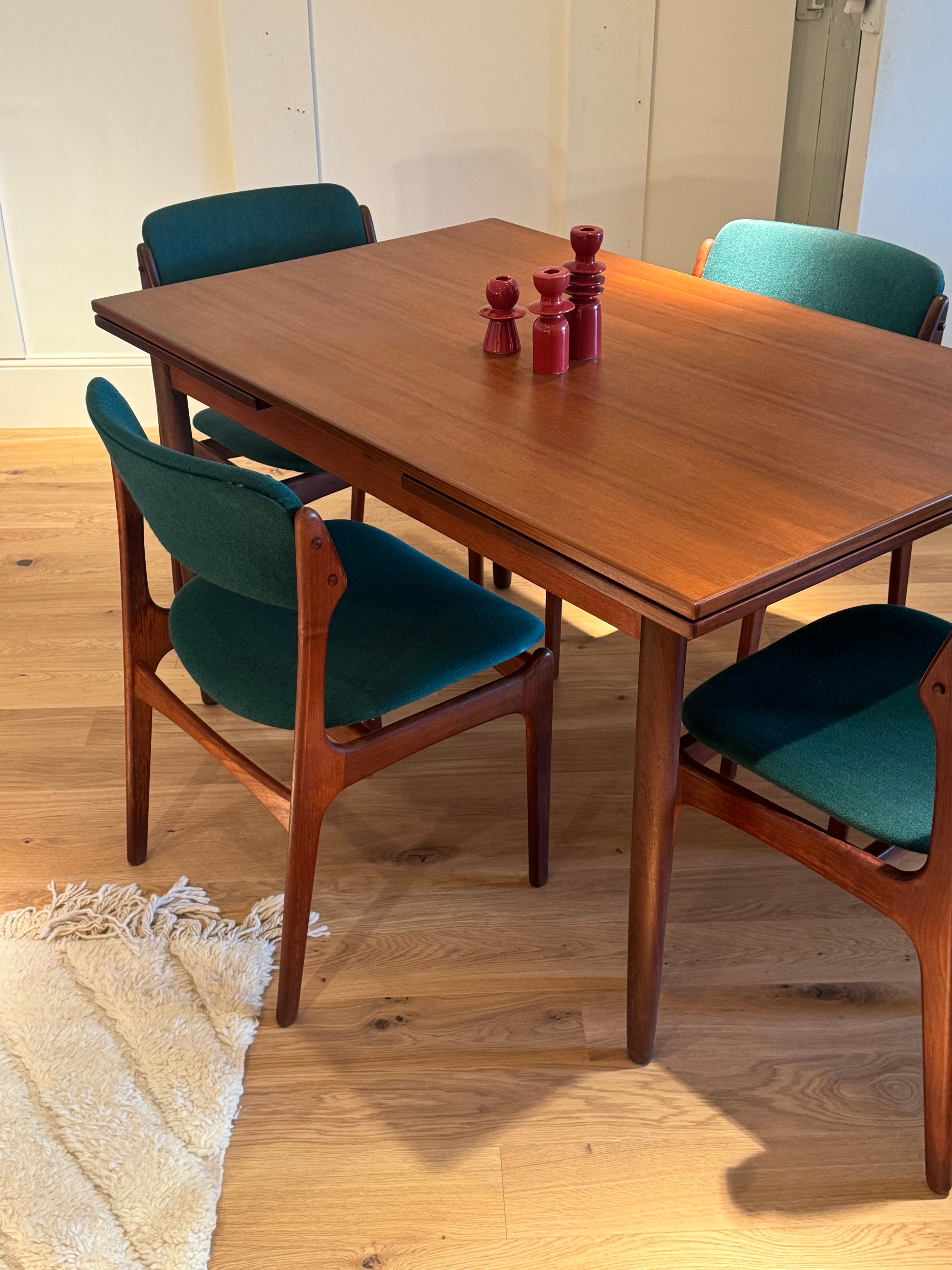 Table de salle à manger scandinave vintage en teck « Lara »
