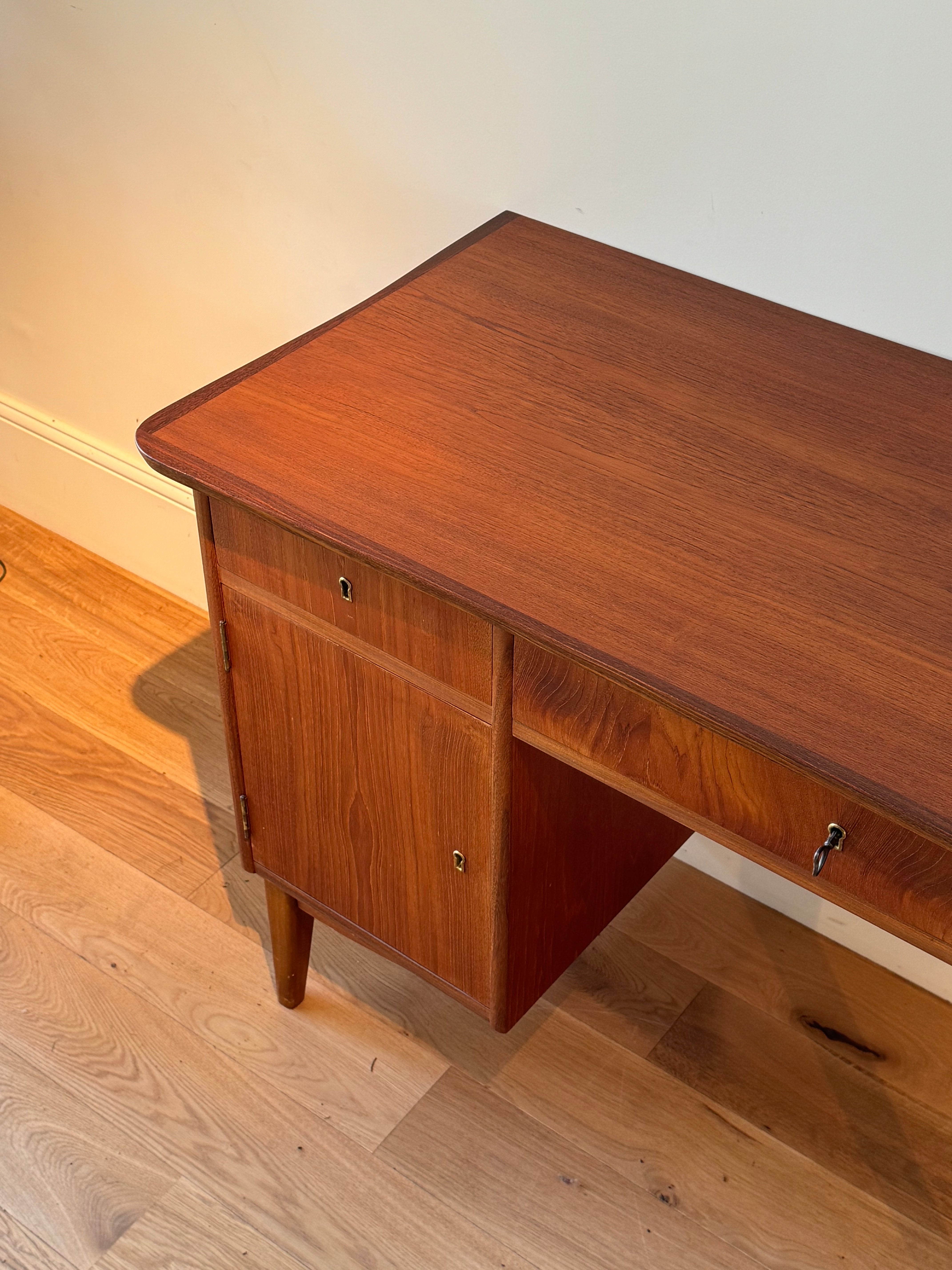 Bureau scandinave vintage « Ole »