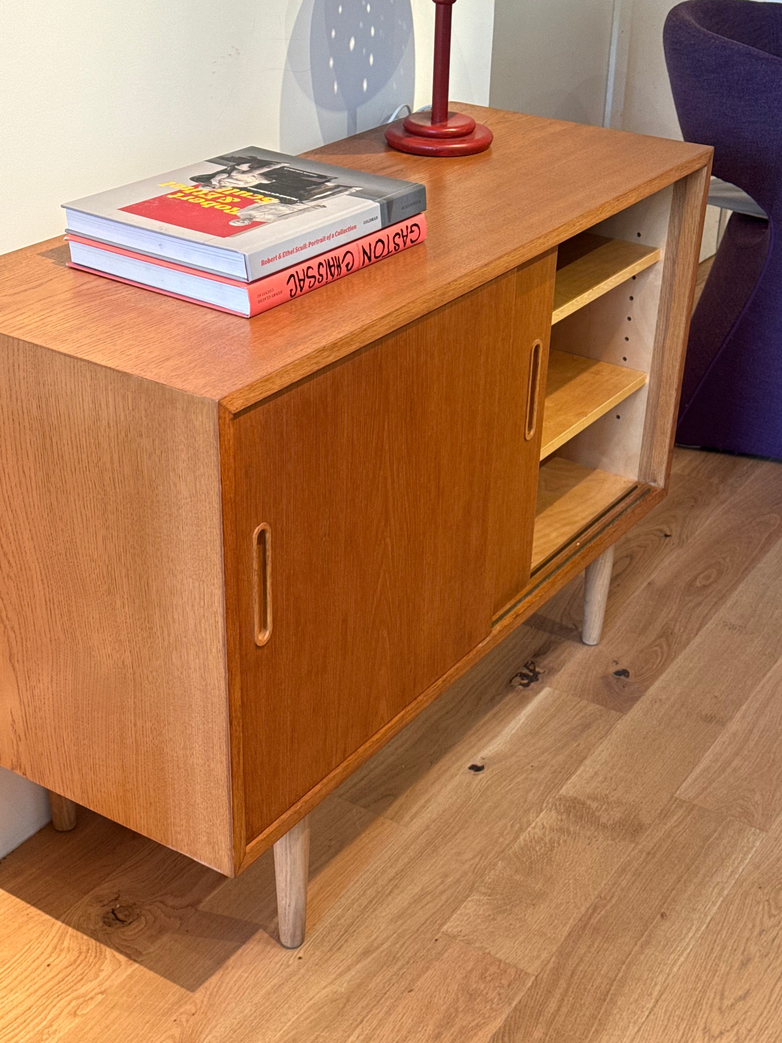 Enfilade scandinave vintage en chêne doré "Steen"