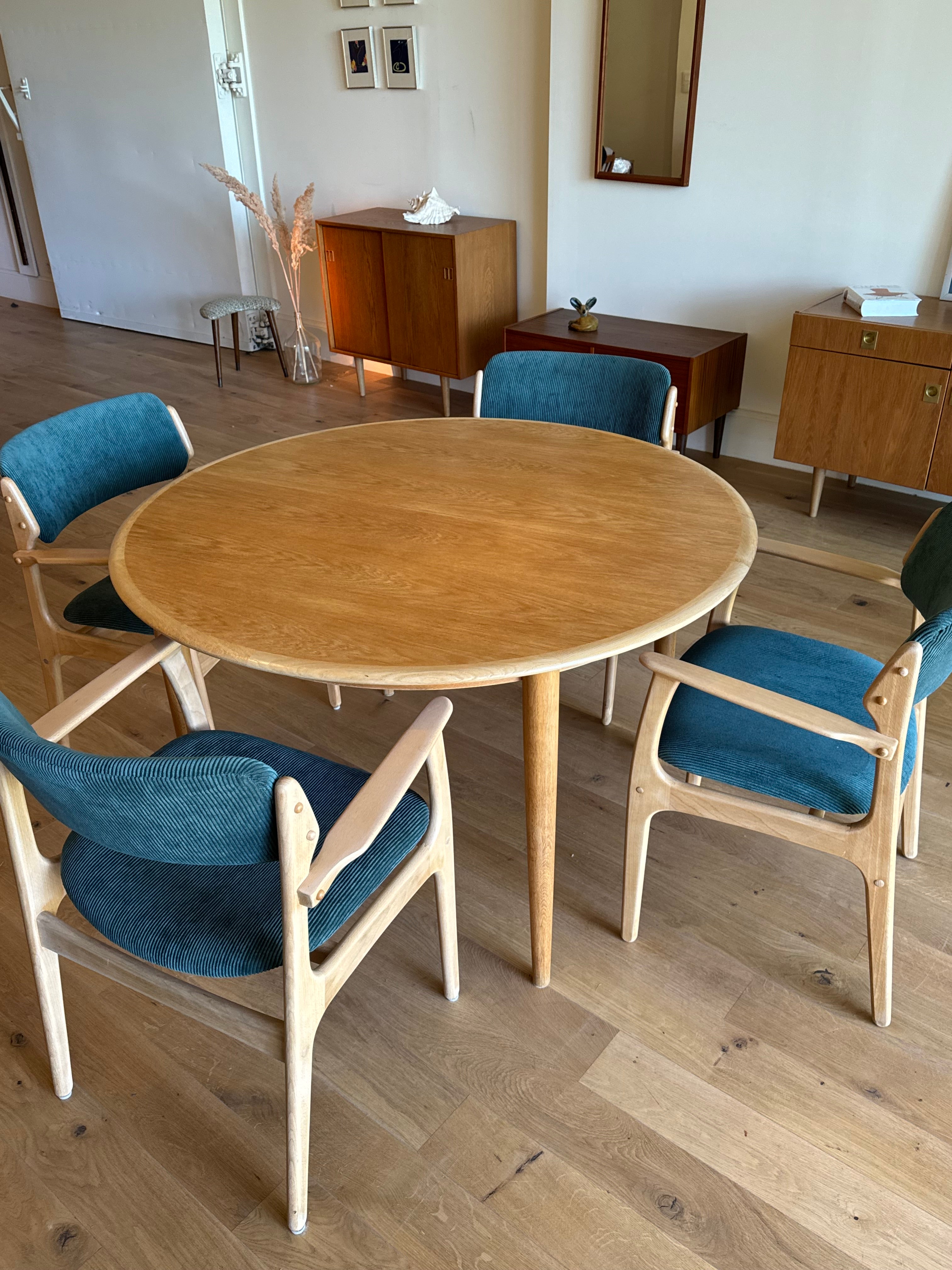 Table de salle à manger ronde en chêne clair "Ella"