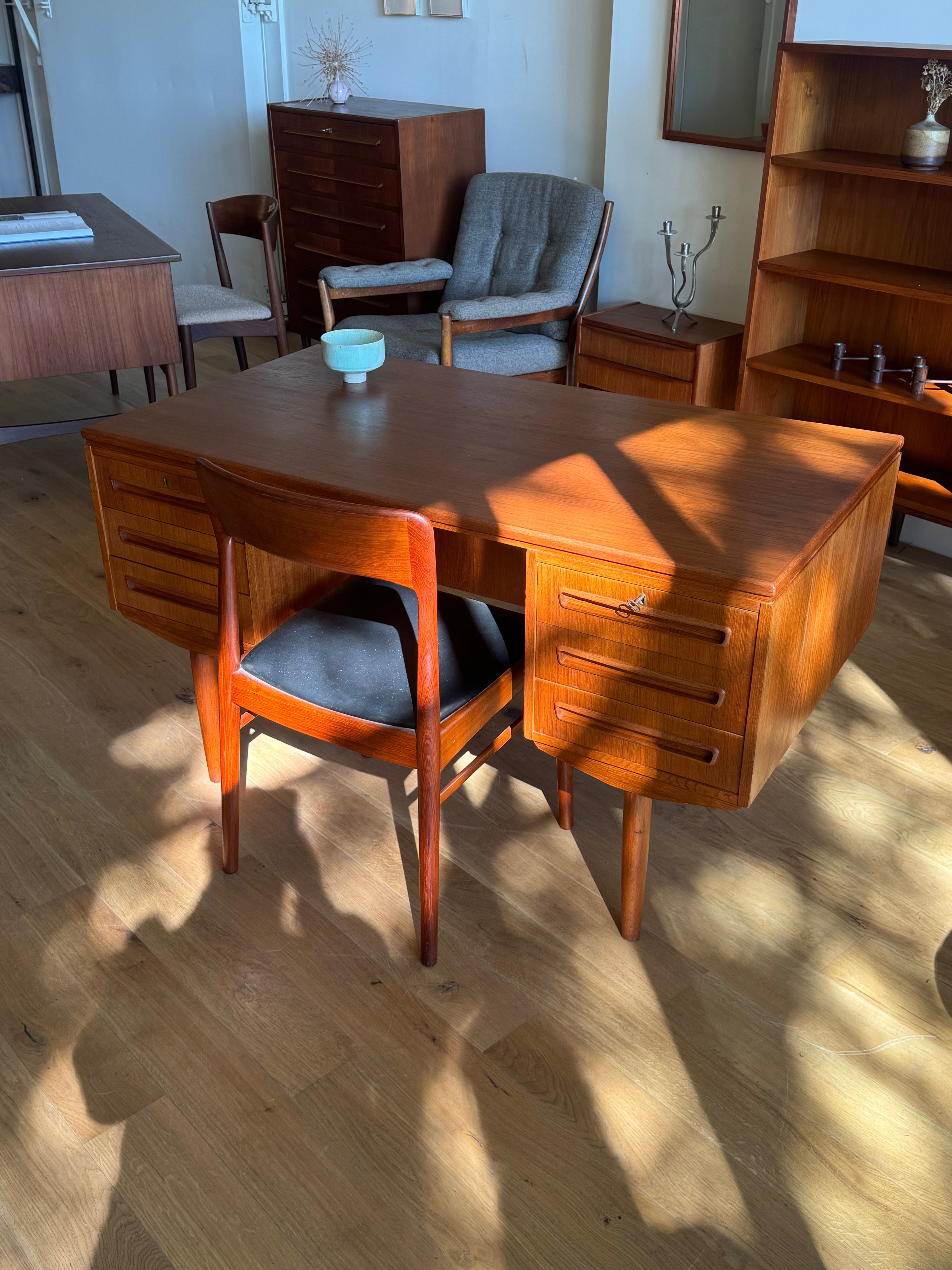 Bureau scandinave vintage double face en teck "Arnold"