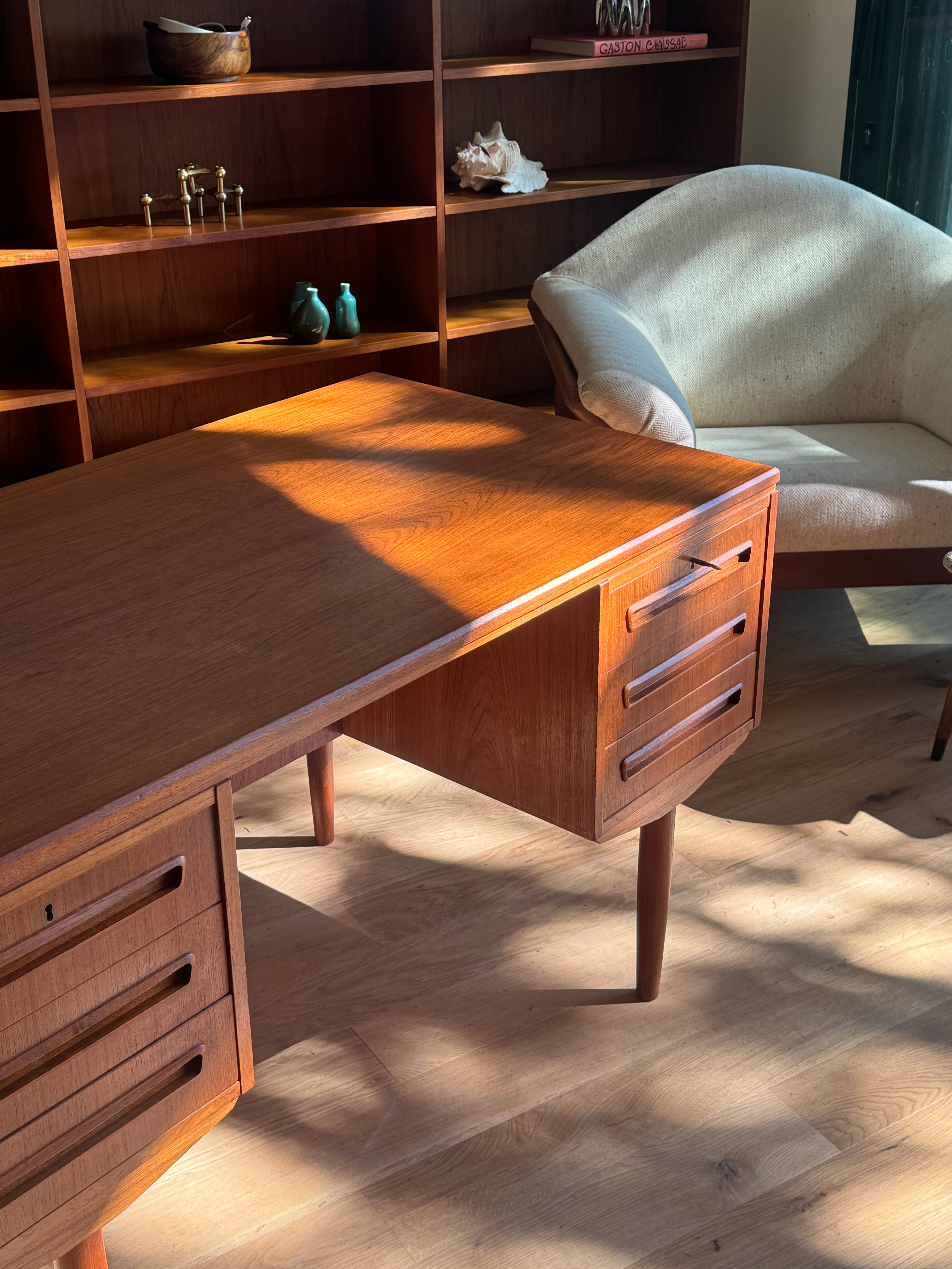 Bureau scandinave vintage double face en teck "Arnold"