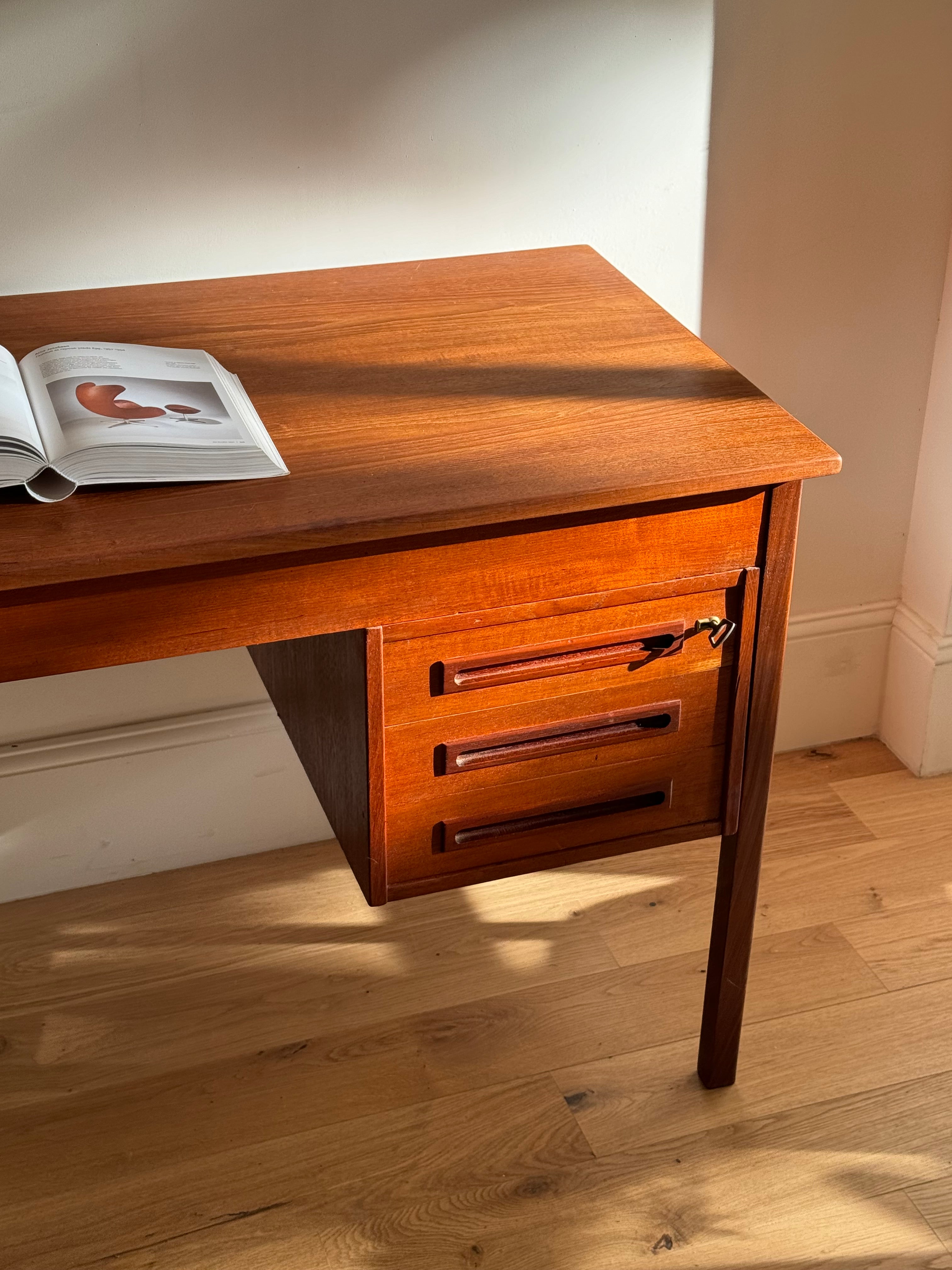 Bureau scandinave vintage en teck « Lars »