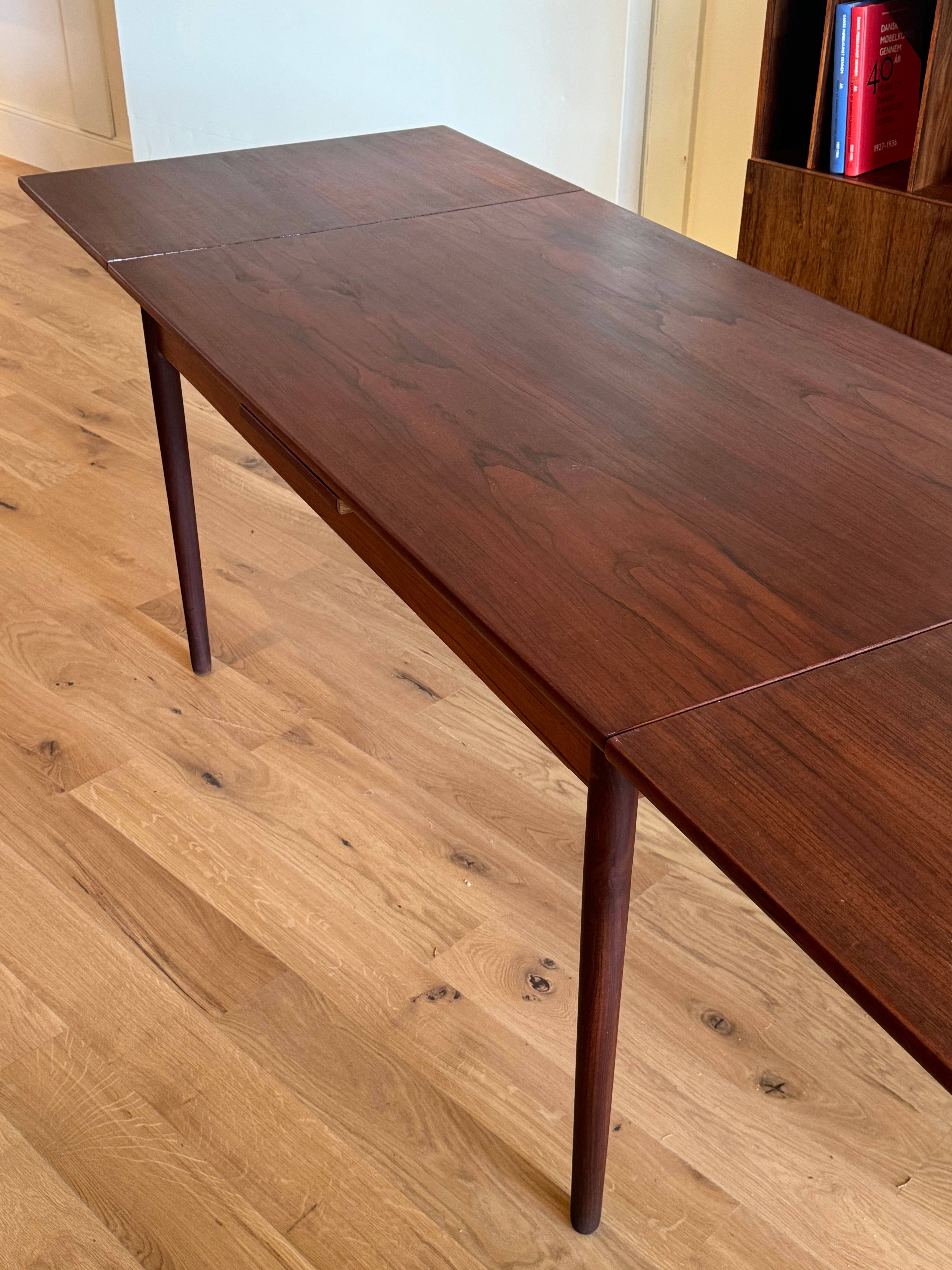 Table à manger vintage scandinave "Liv"