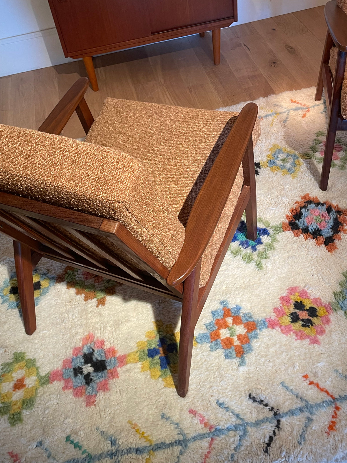 Fauteuil scandinave vintage « Theodor » en bouclette terracotta