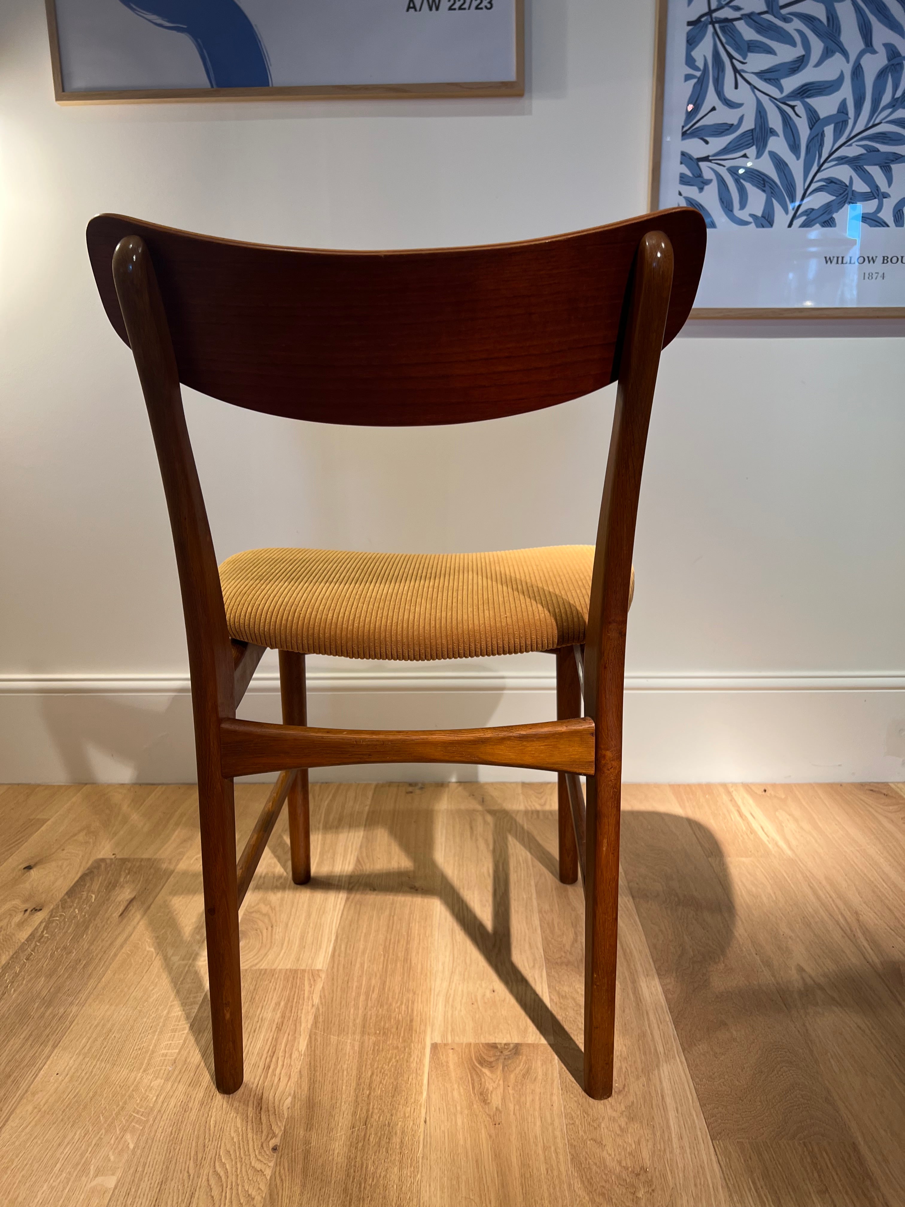 Chaise scandinave vintage "Miera" en teck (3 disponibles)